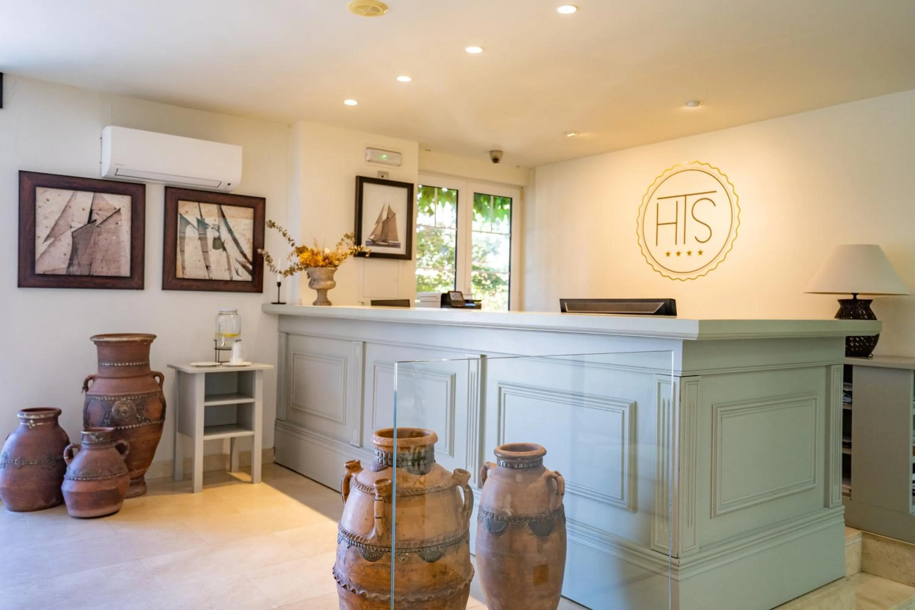 Lobby or reception in Hotel Torres de Somo