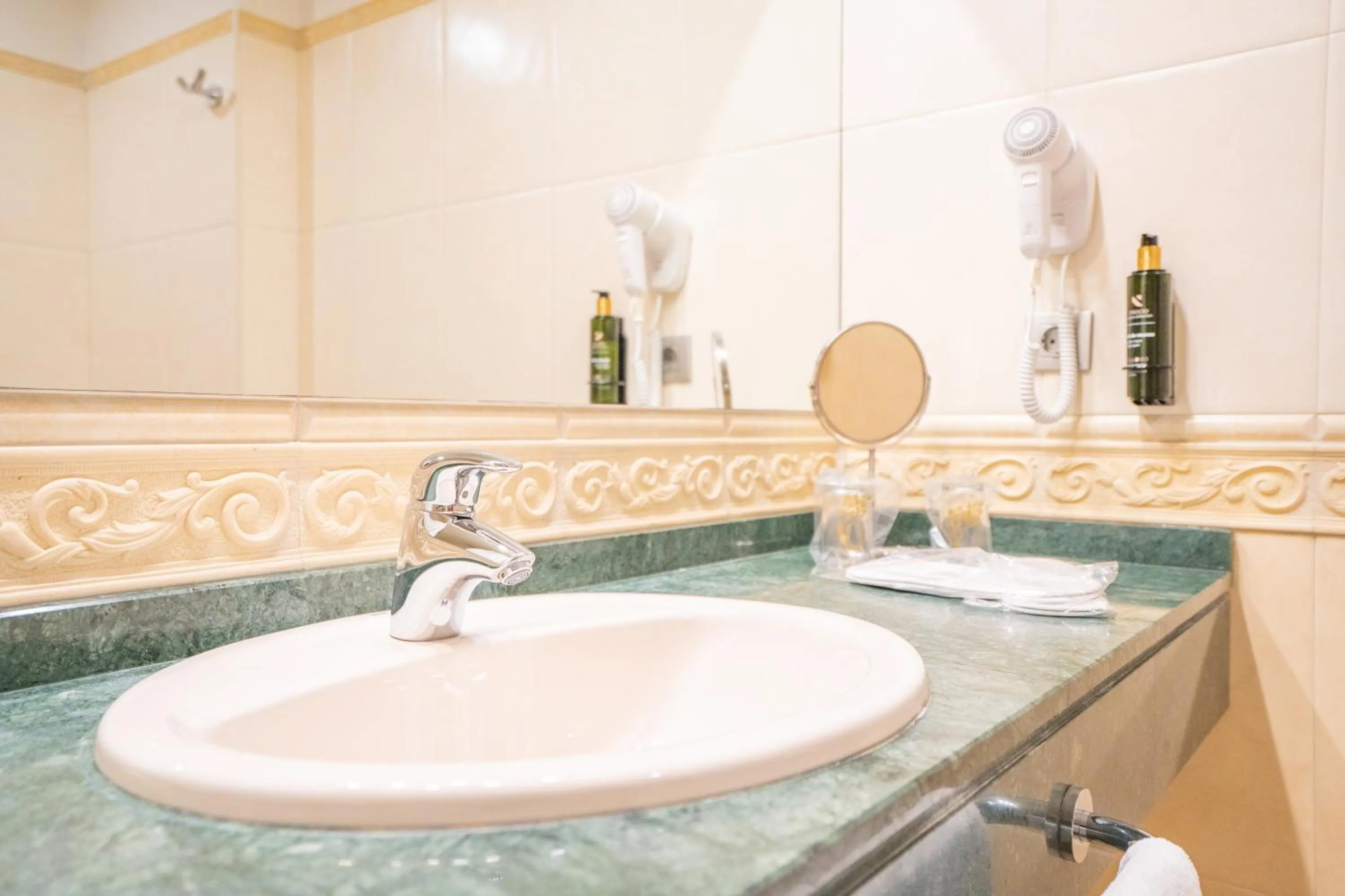 Hot Tub in Hotel Torres de Somo