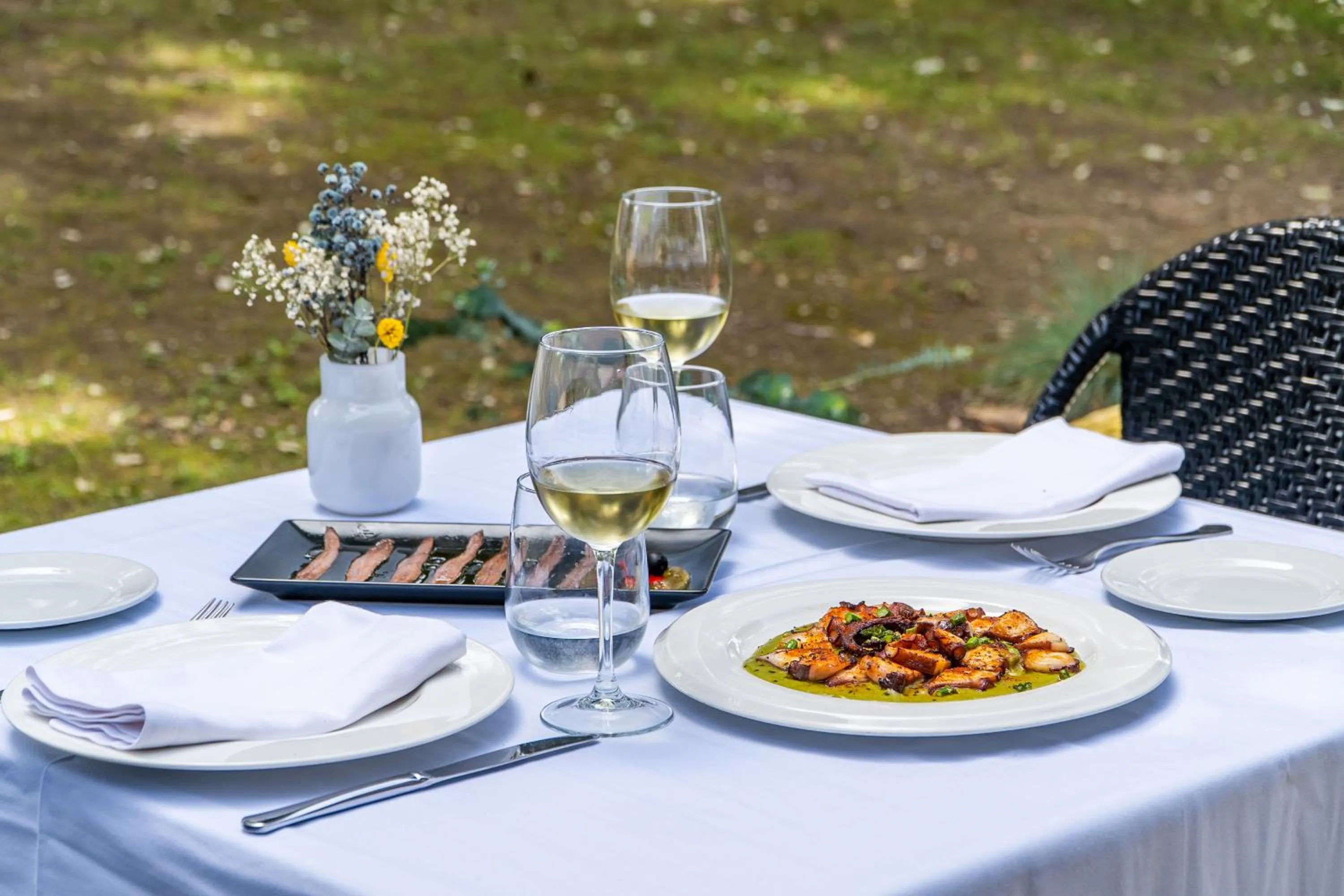 Restaurant/places to eat in Hotel Torres de Somo