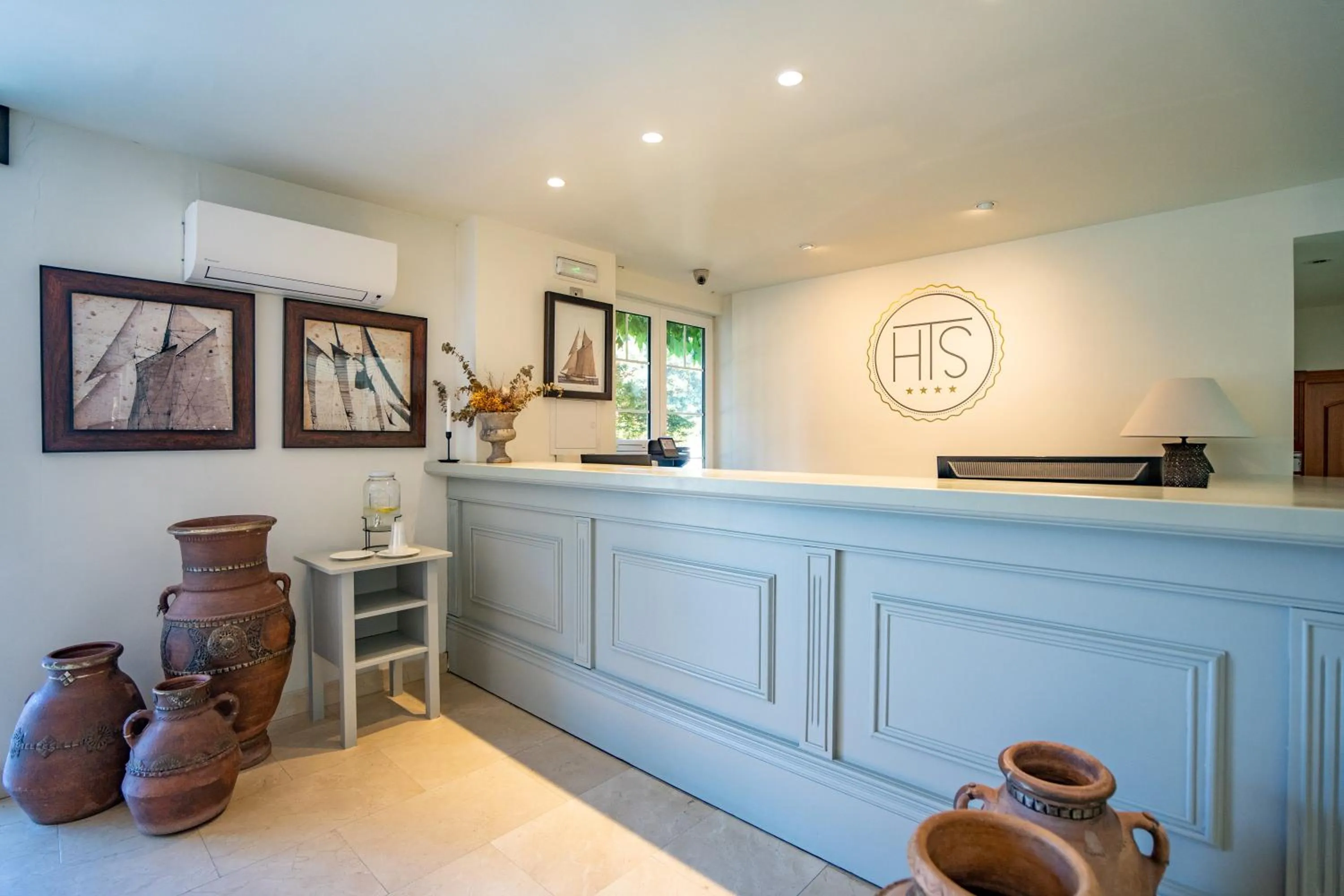 Lobby or reception in Hotel Torres de Somo