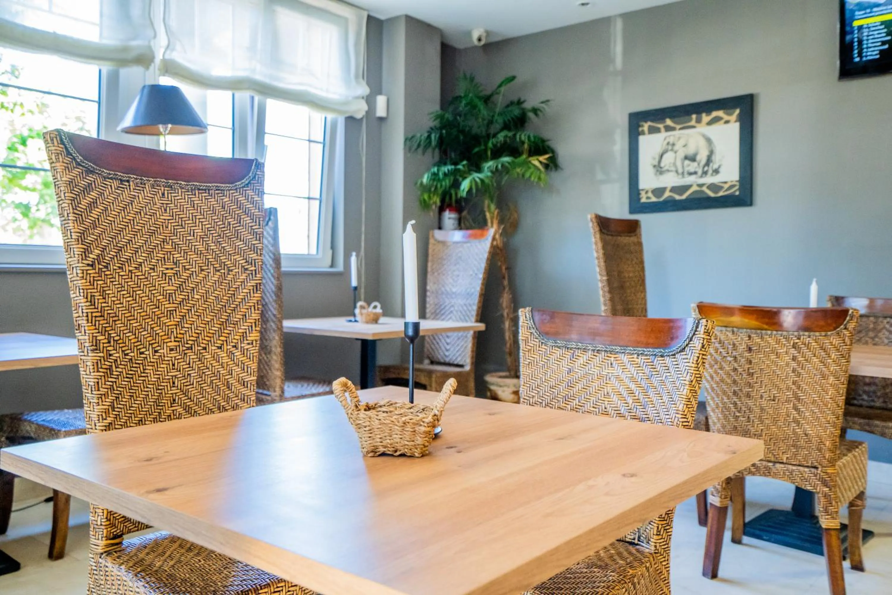 Lounge or bar in Hotel Torres de Somo