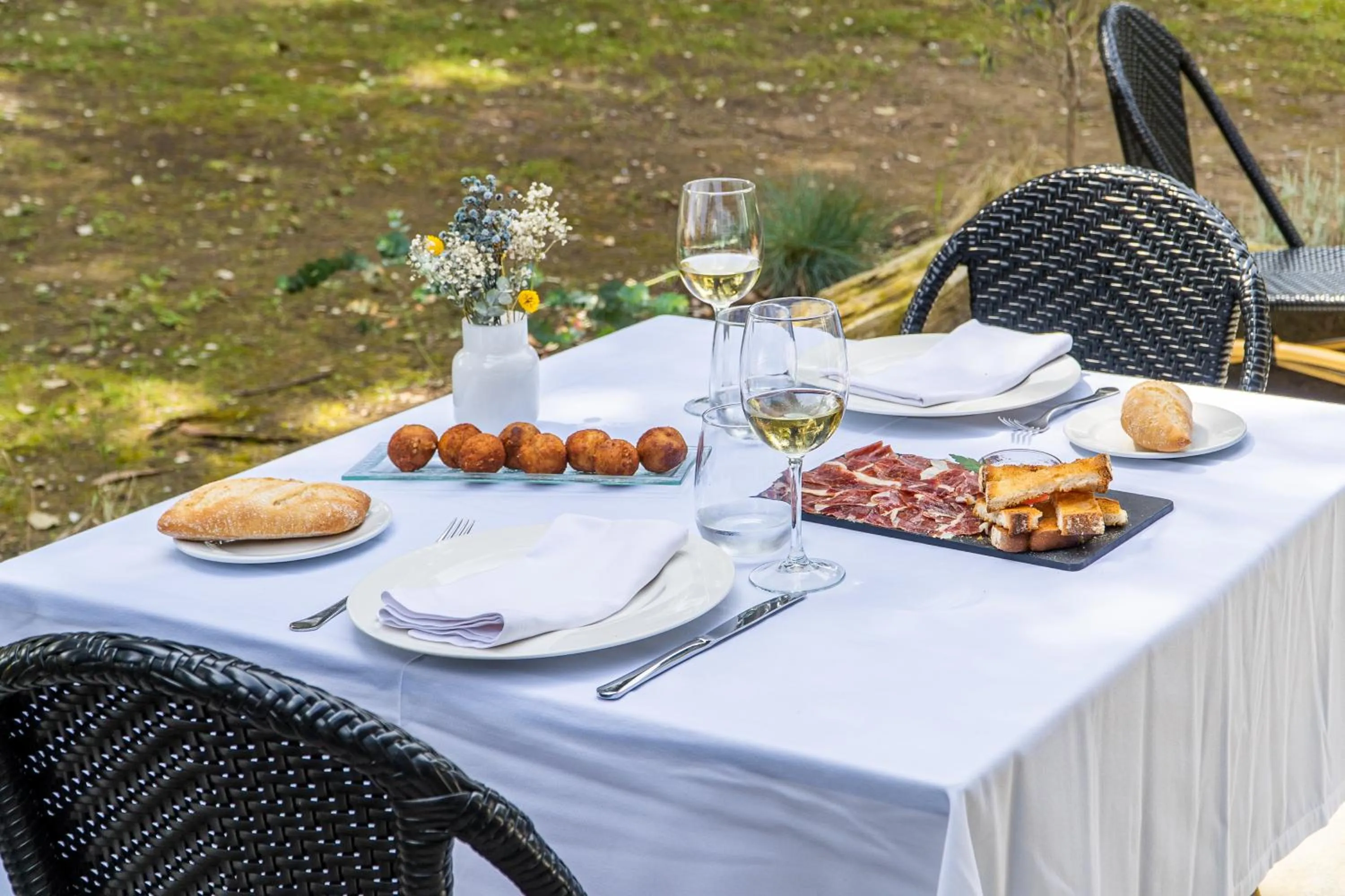 Restaurant/places to eat in Hotel Torres de Somo