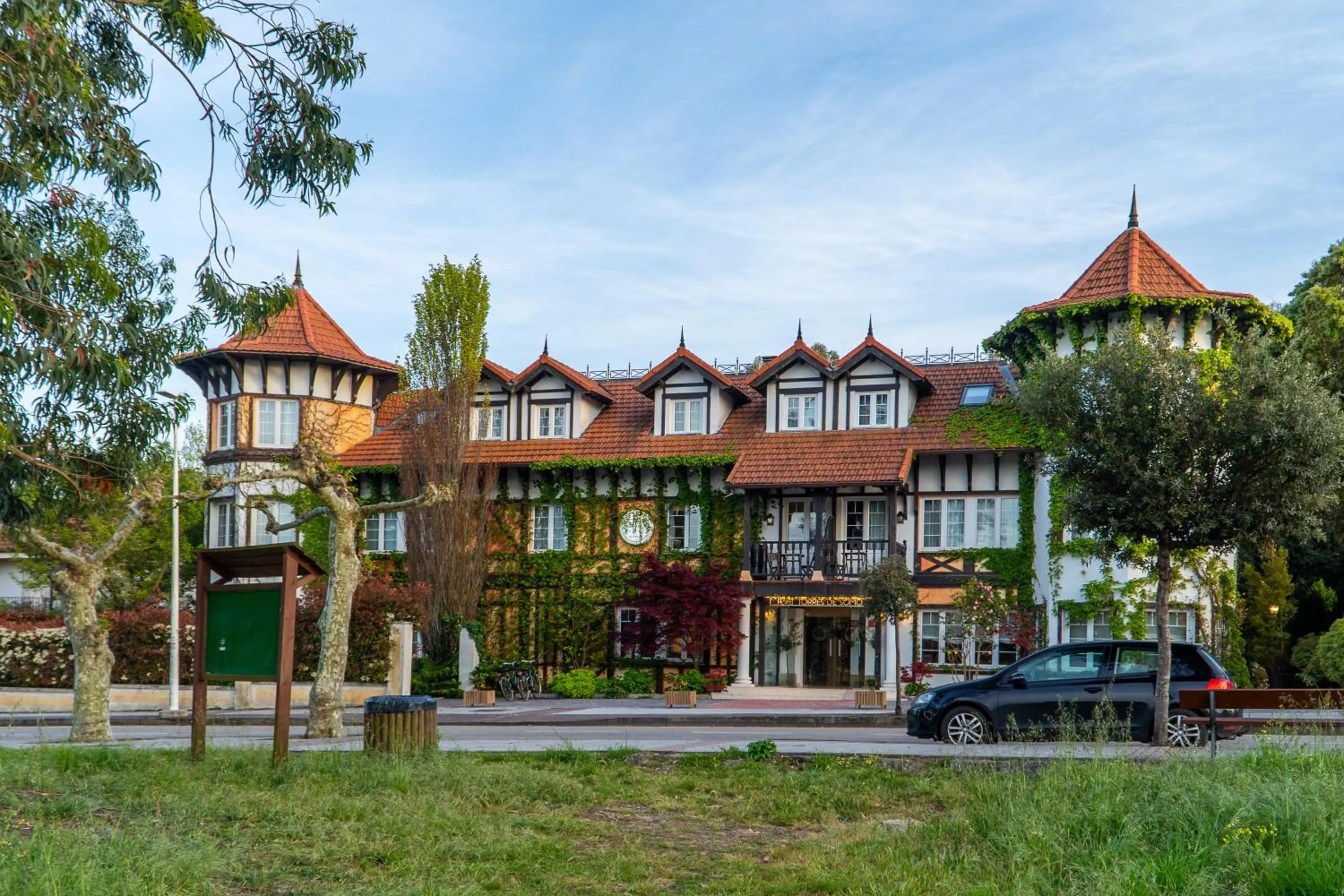 Property building in Hotel Torres de Somo