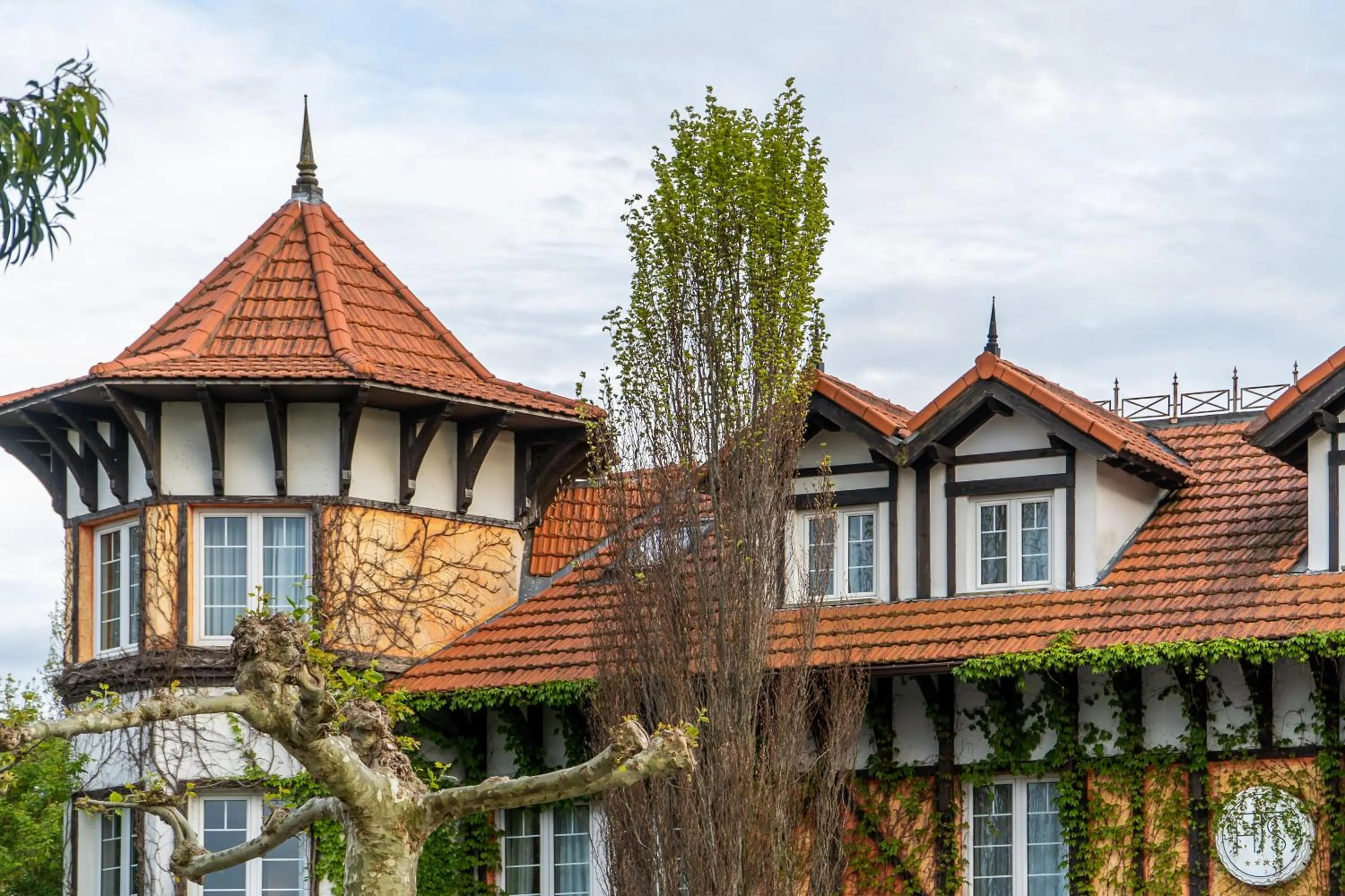 Property building in Hotel Torres de Somo