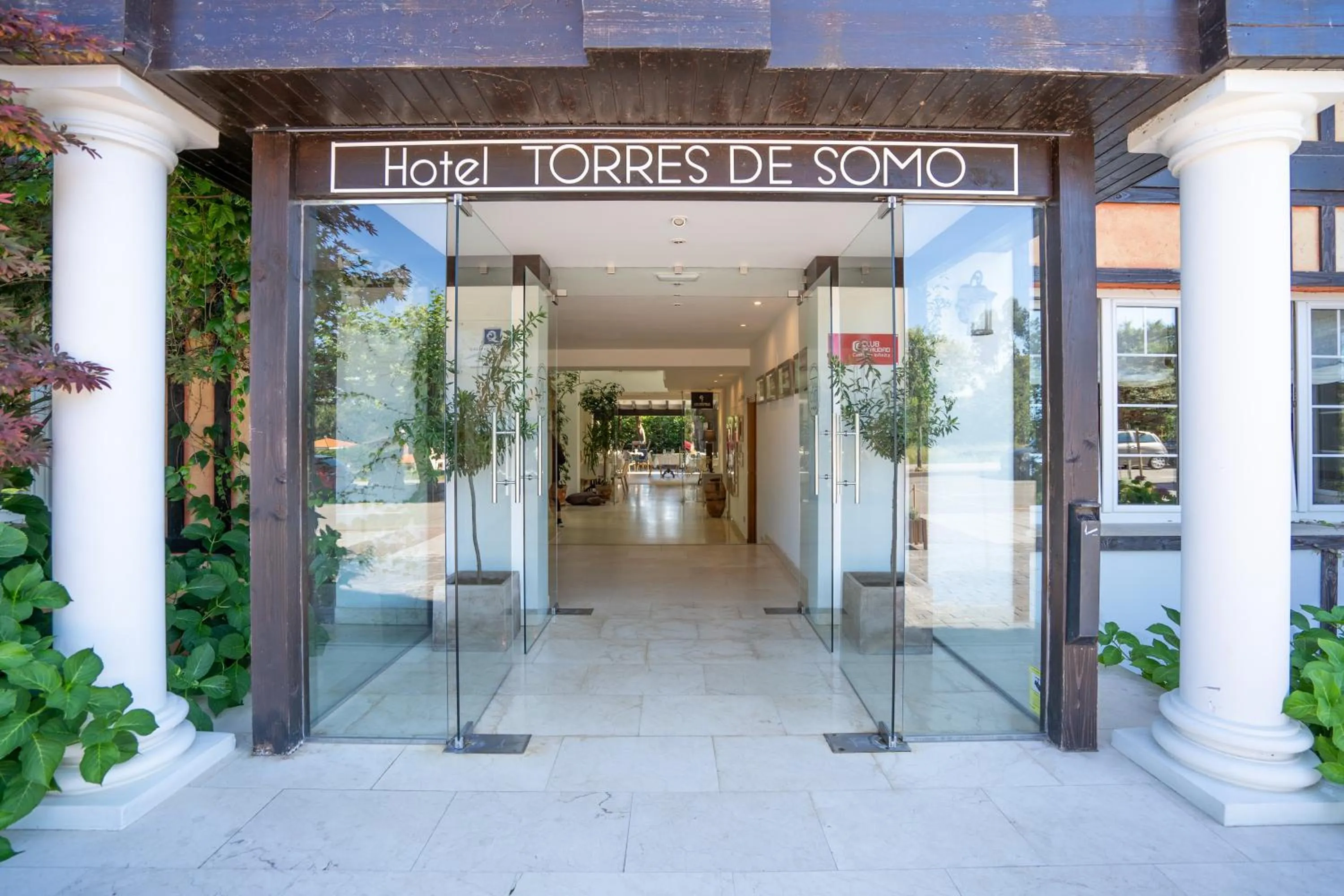 Facade/entrance in Hotel Torres de Somo