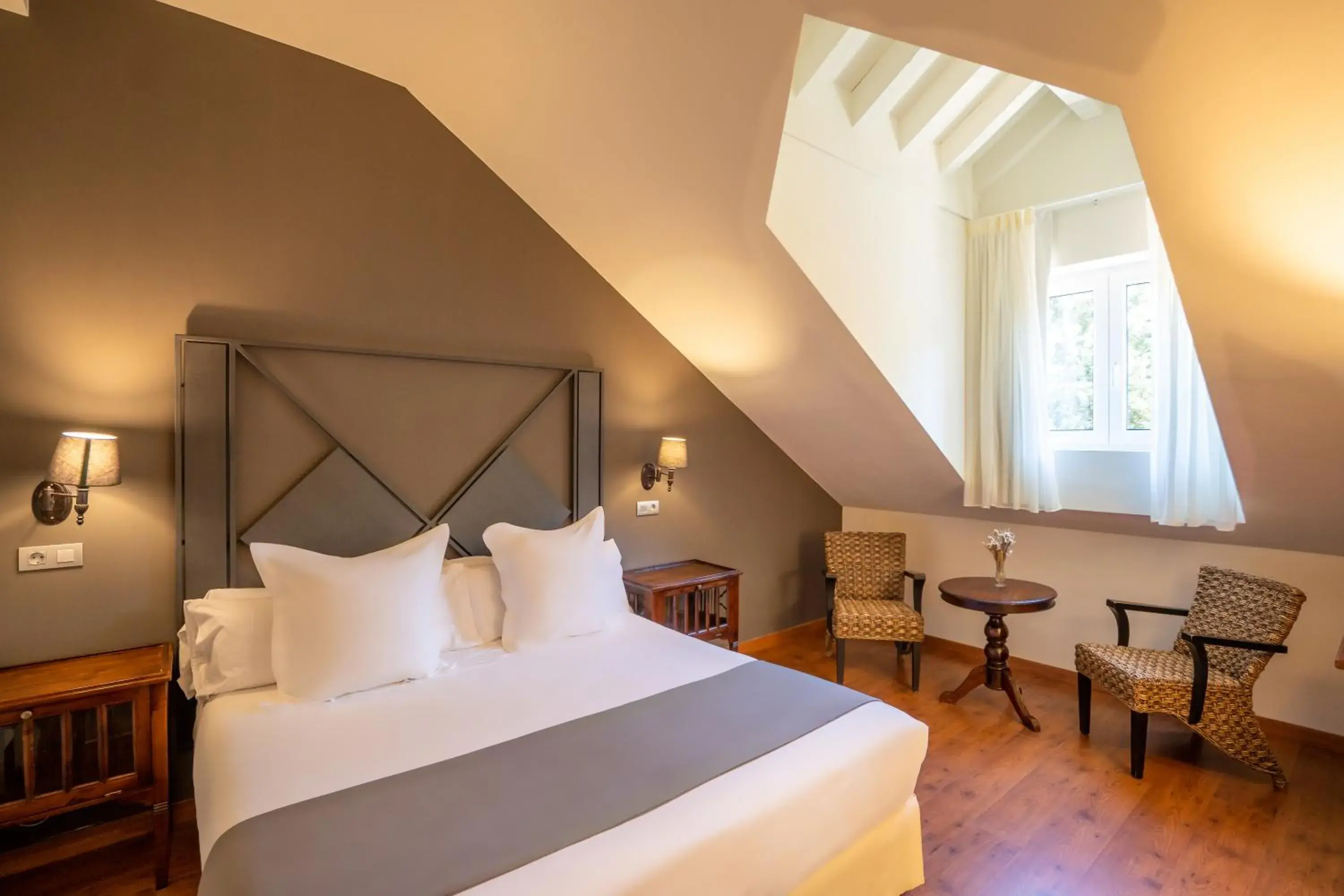 Double or Twin Room - Attic in Hotel Torres de Somo Double or Twin Room - Attic in Hotel Torres de Somo