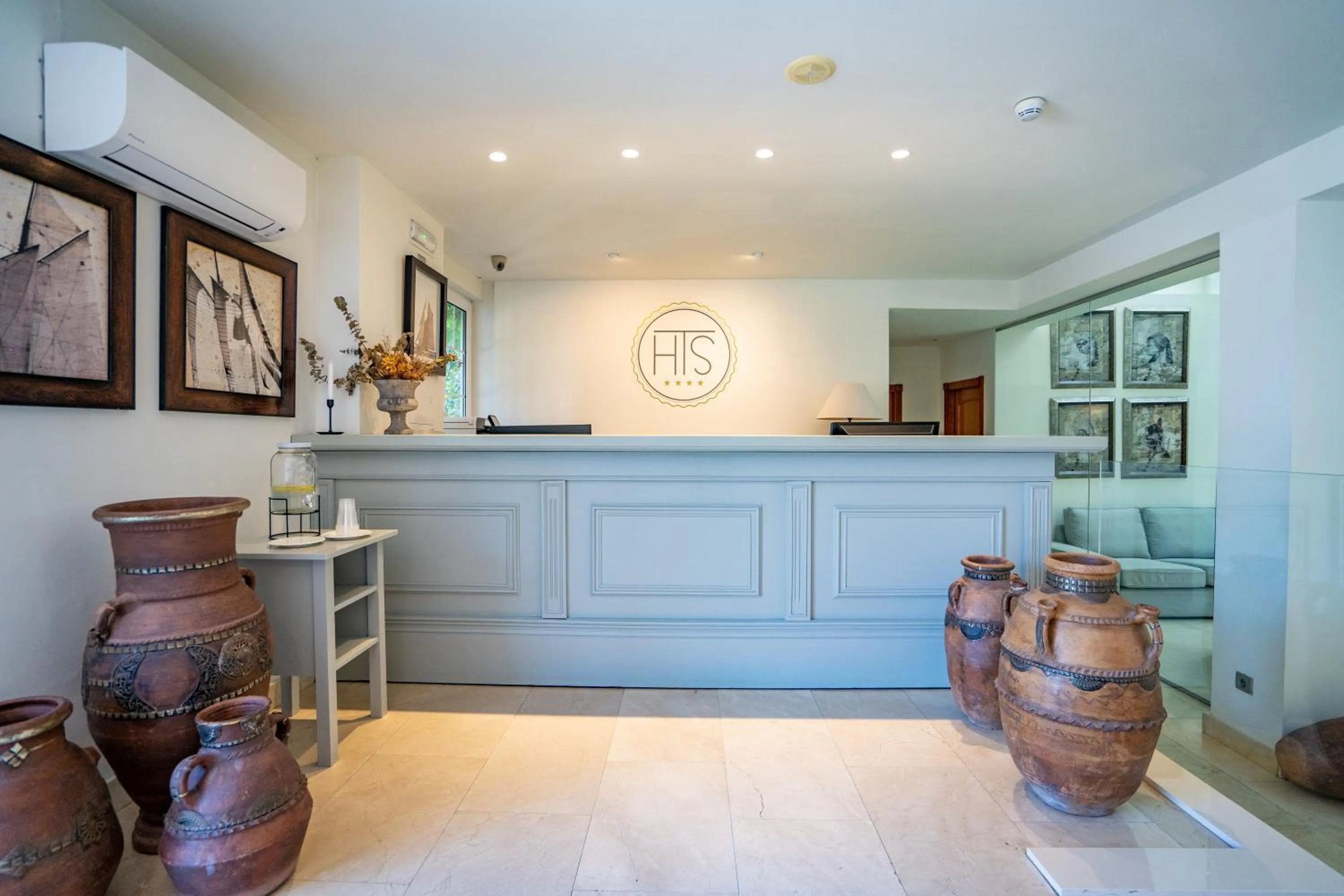 Lobby or reception in Hotel Torres de Somo