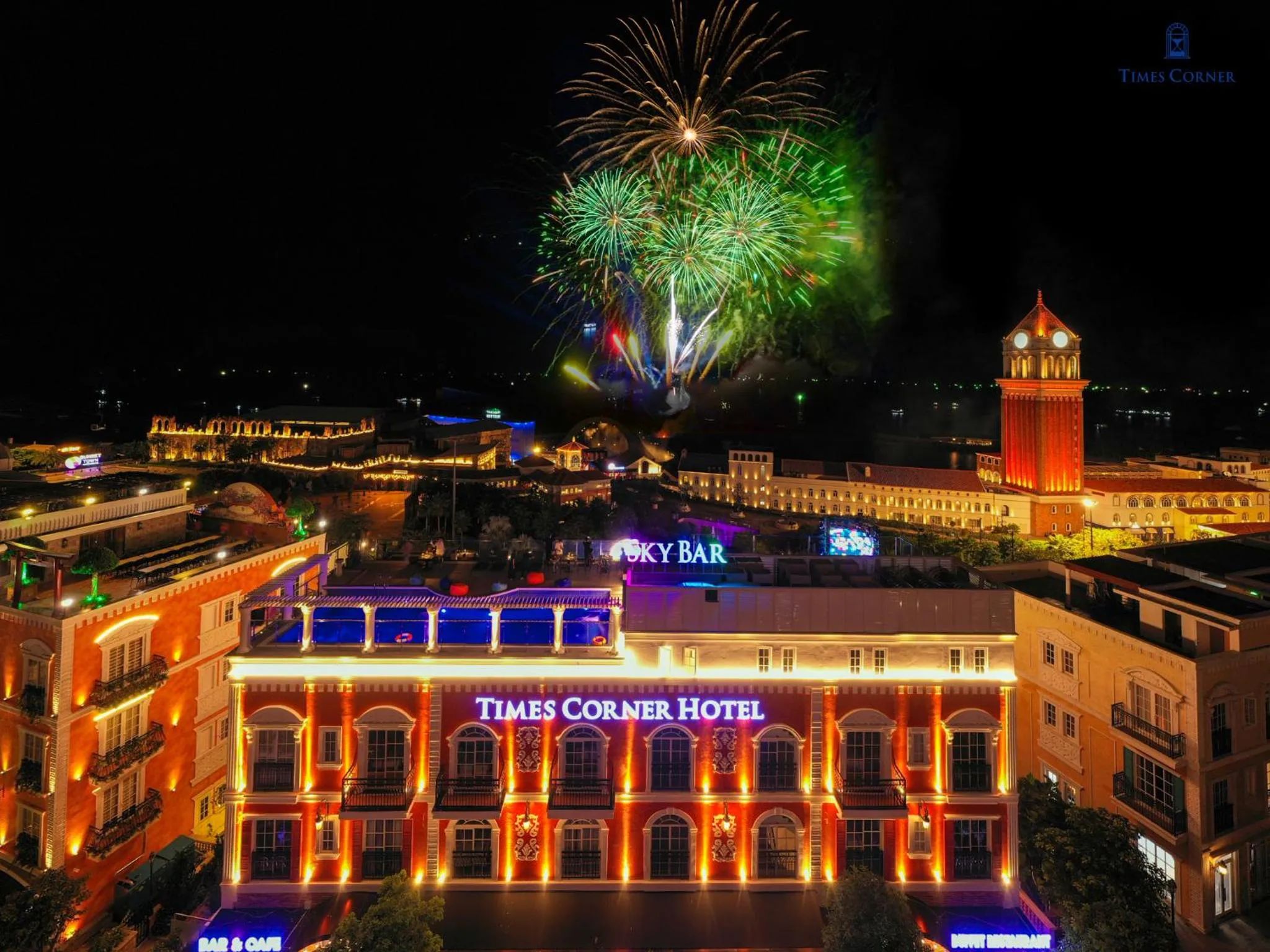 Evening entertainment in Times Corner Amalfi Hotel