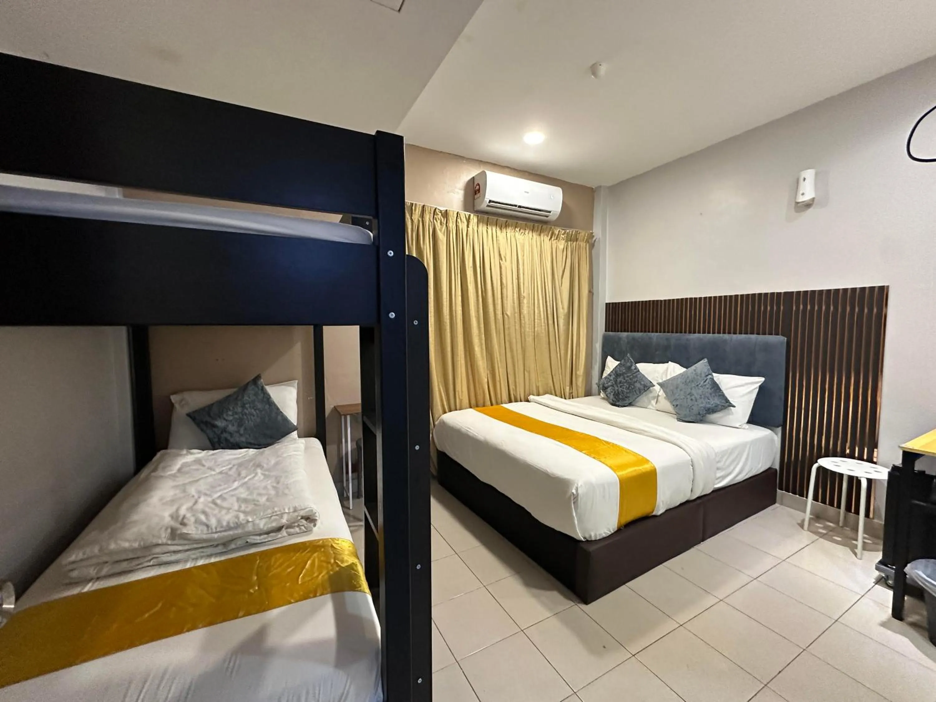 Photo of the whole room, Bed in SS Grey Hotel