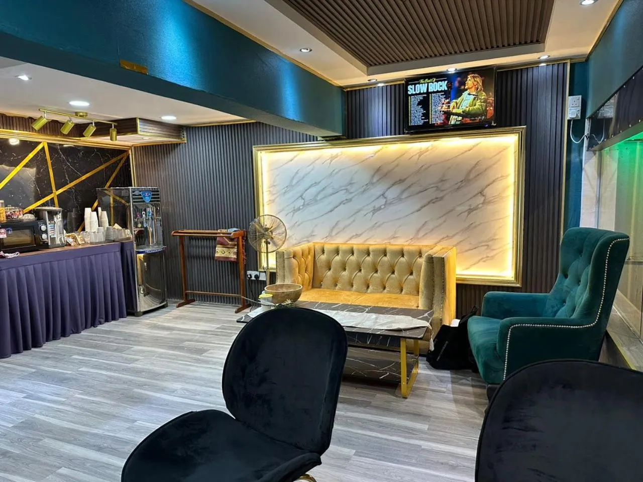 TV and multimedia in SS Grey Hotel