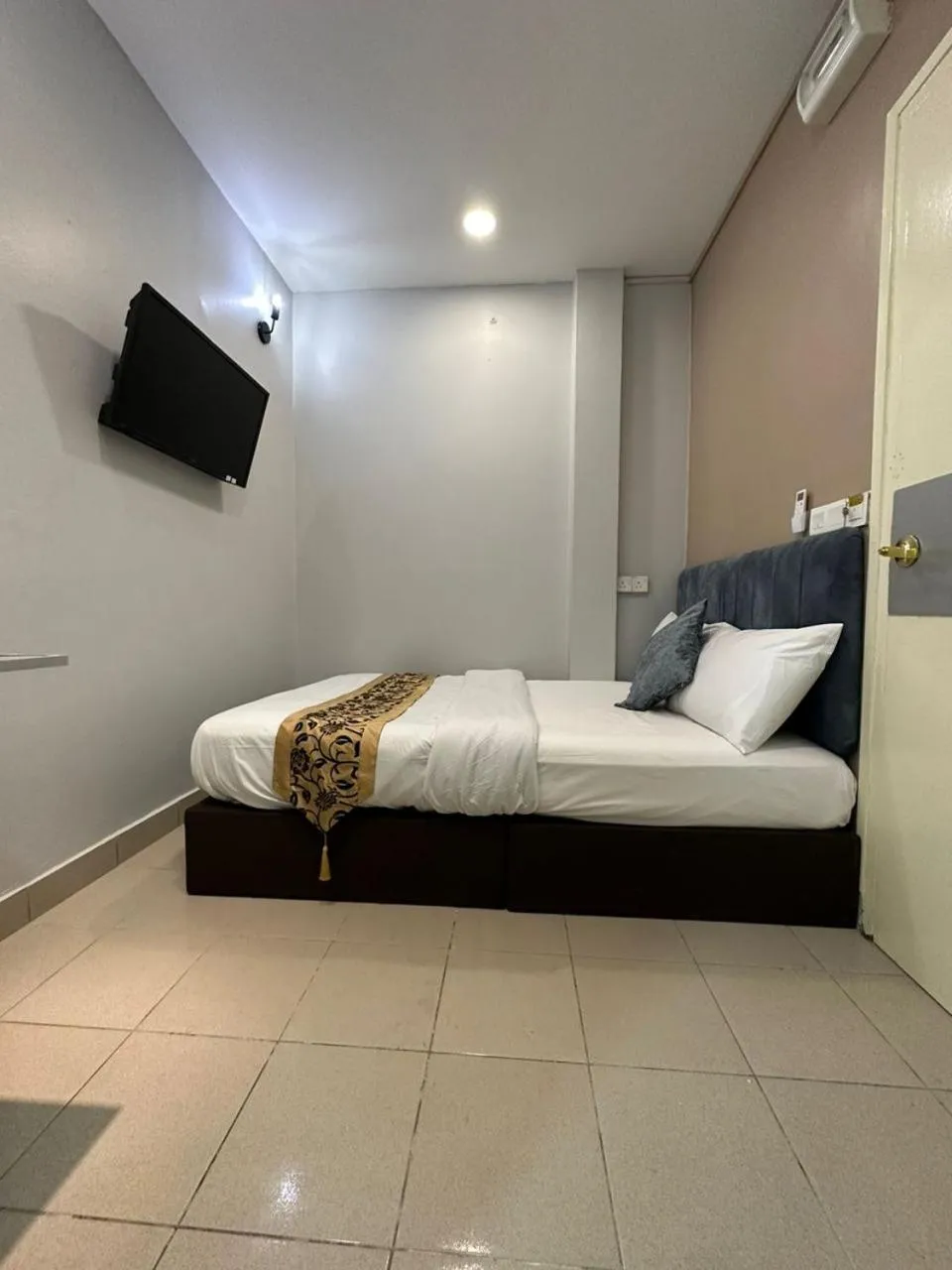 Bed in SS Grey Hotel