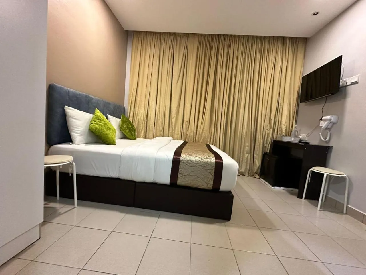 Bedroom, Bed in SS Grey Hotel