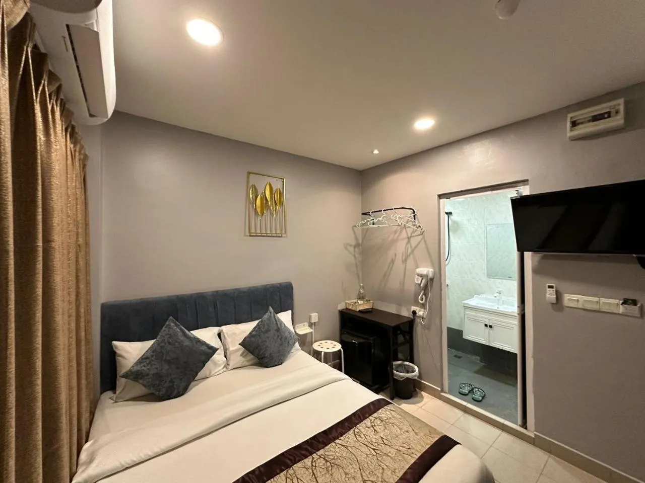 Bed in SS Grey Hotel