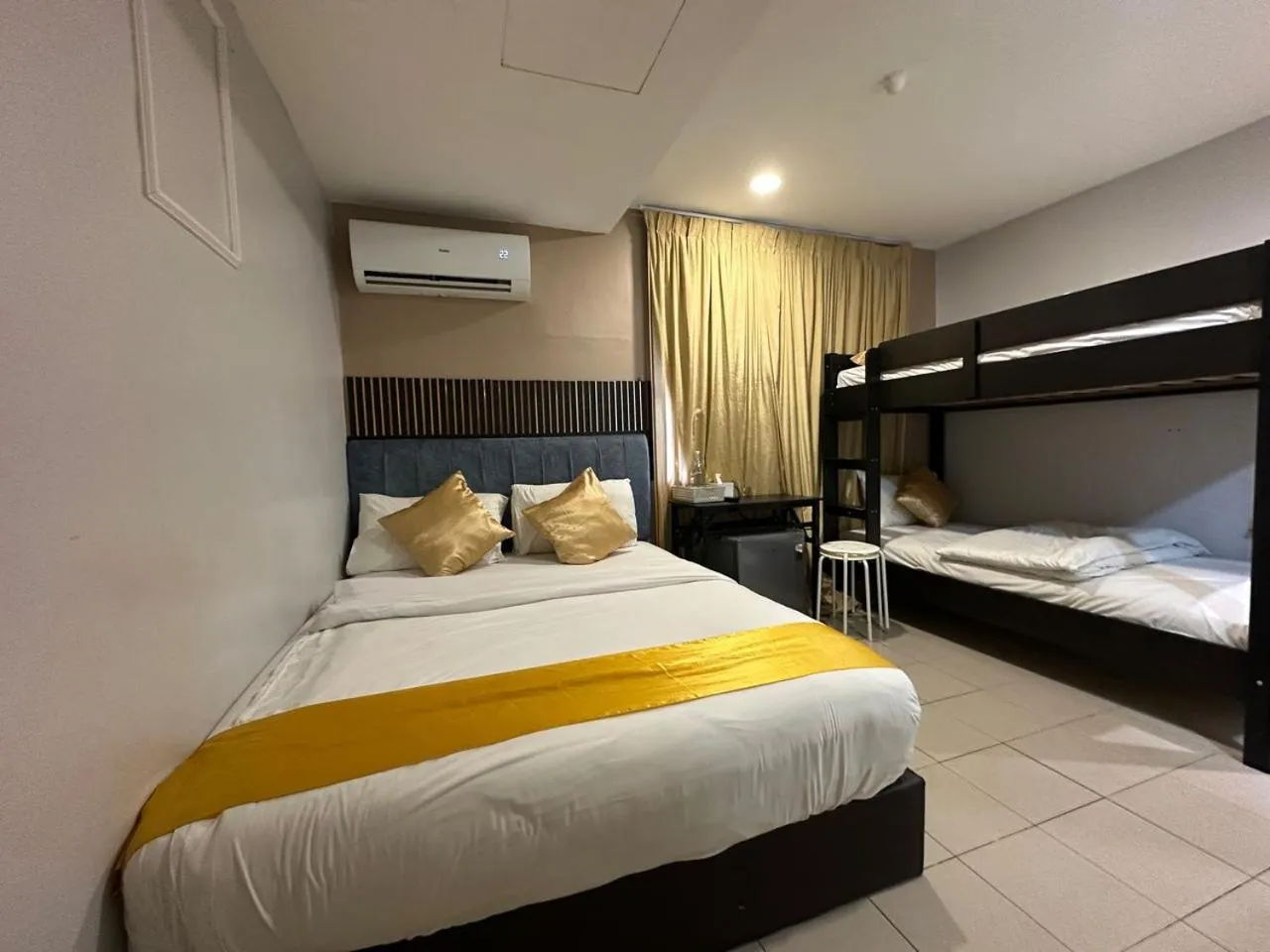 Photo of the whole room, Bed in SS Grey Hotel