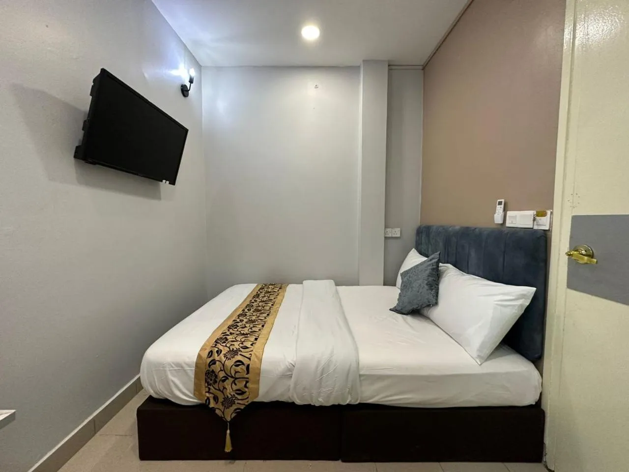 TV and multimedia, Bed in SS Grey Hotel