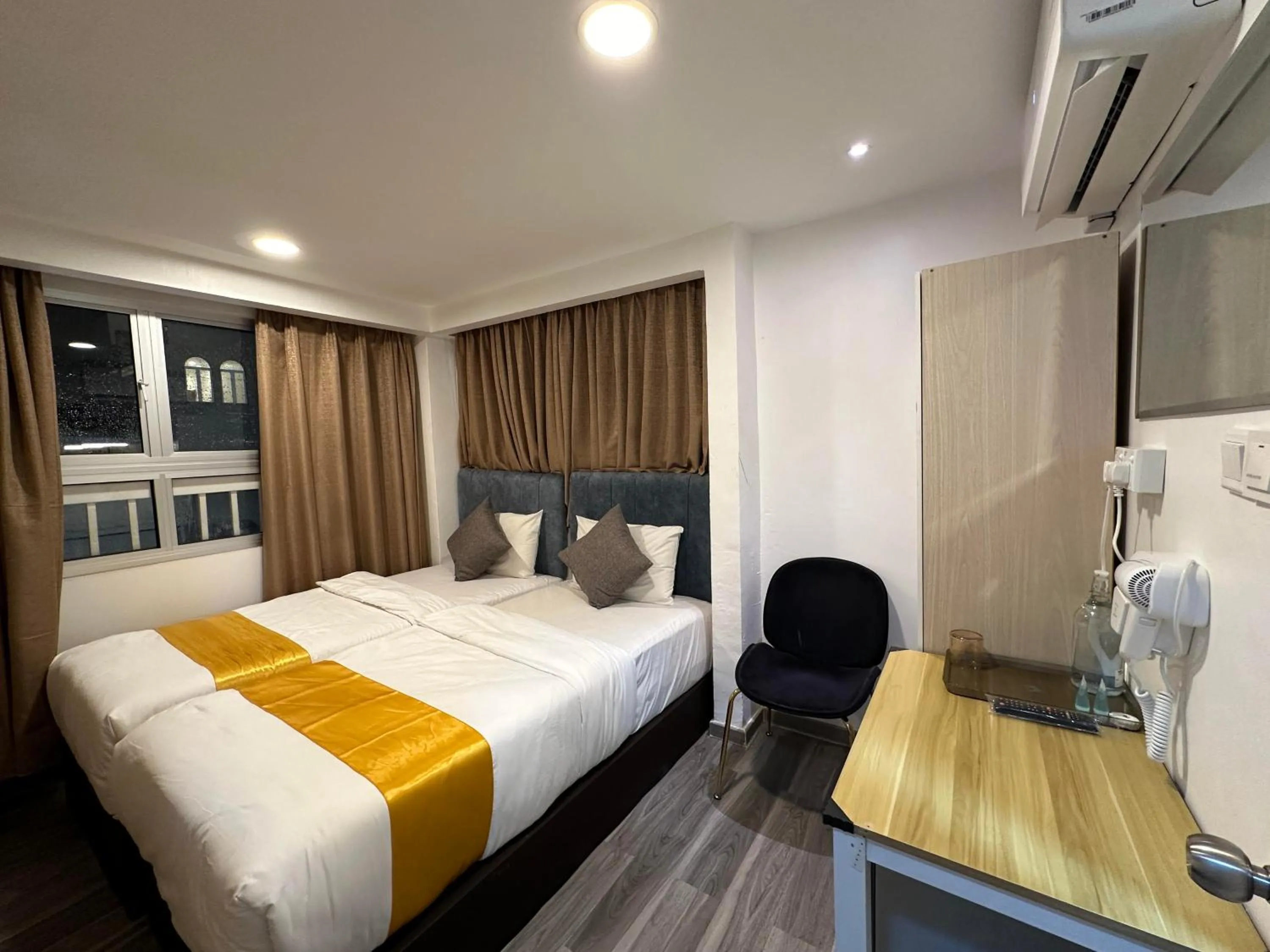 Kitchen or kitchenette, Bed in SS Grey Hotel