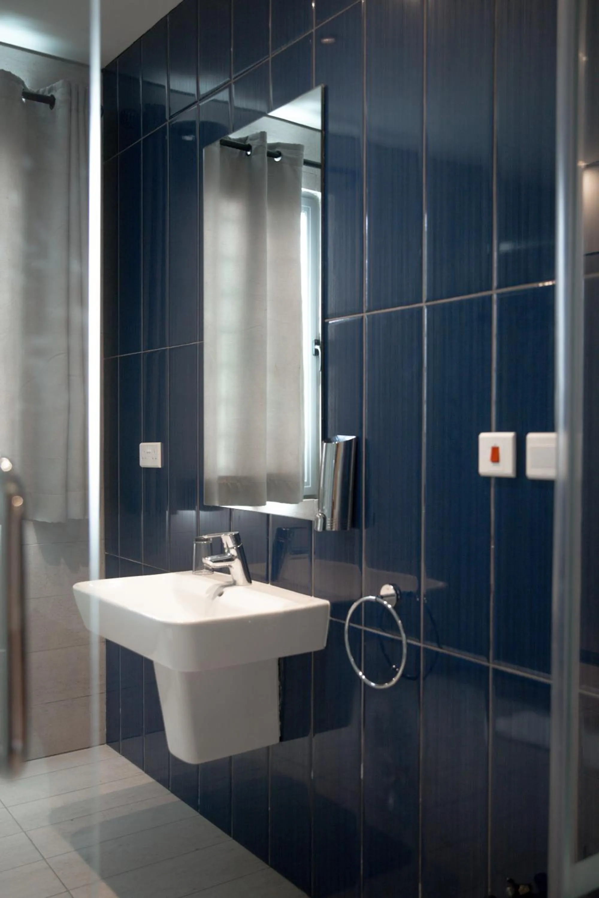 Shower in Urbano Hotel