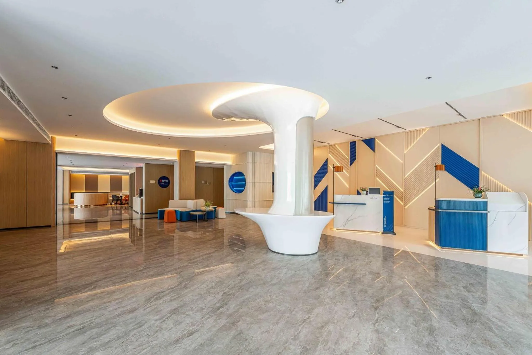 Property building in Holiday Inn Express Shanghai PVG Airport Zhuqiao - Free shuttle bus to Pudong Airport and Disneyland