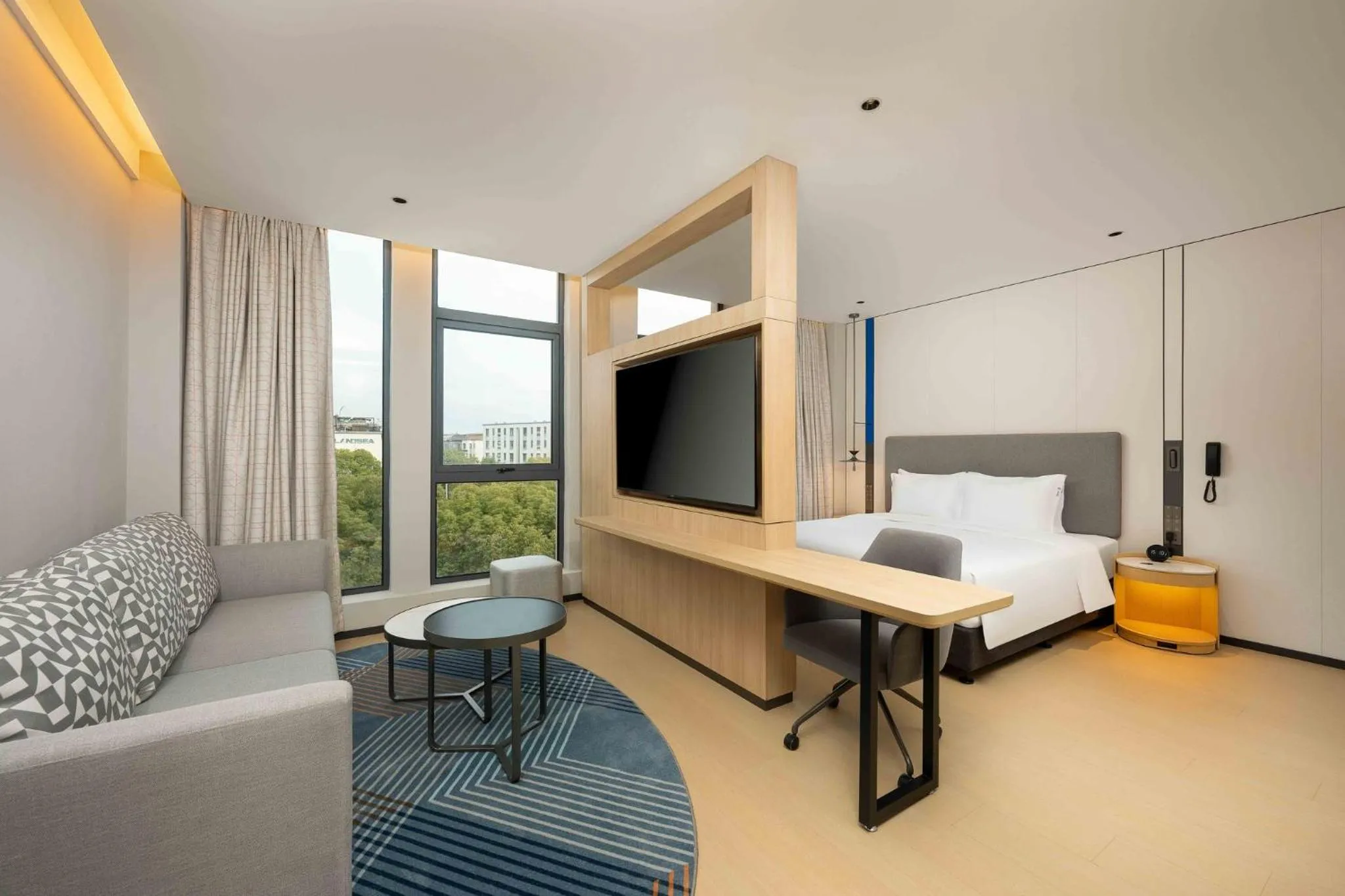 Photo of the whole room, Bed in Holiday Inn Express Shanghai PVG Airport Zhuqiao - Free shuttle bus to Pudong Airport and Disneyland