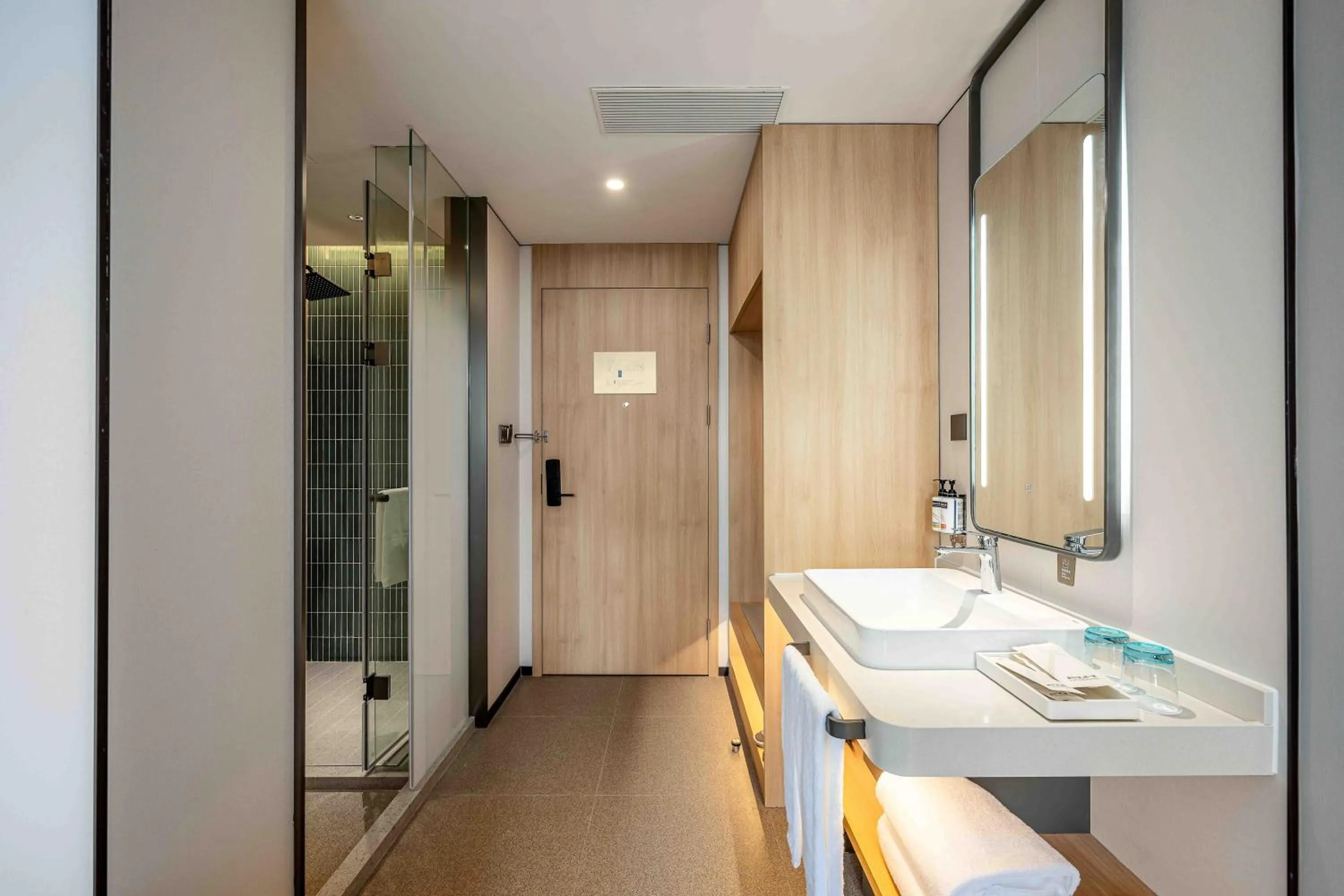 Shower in Holiday Inn Express Shanghai PVG Airport Zhuqiao - Free shuttle bus to Pudong Airport and Disneyland