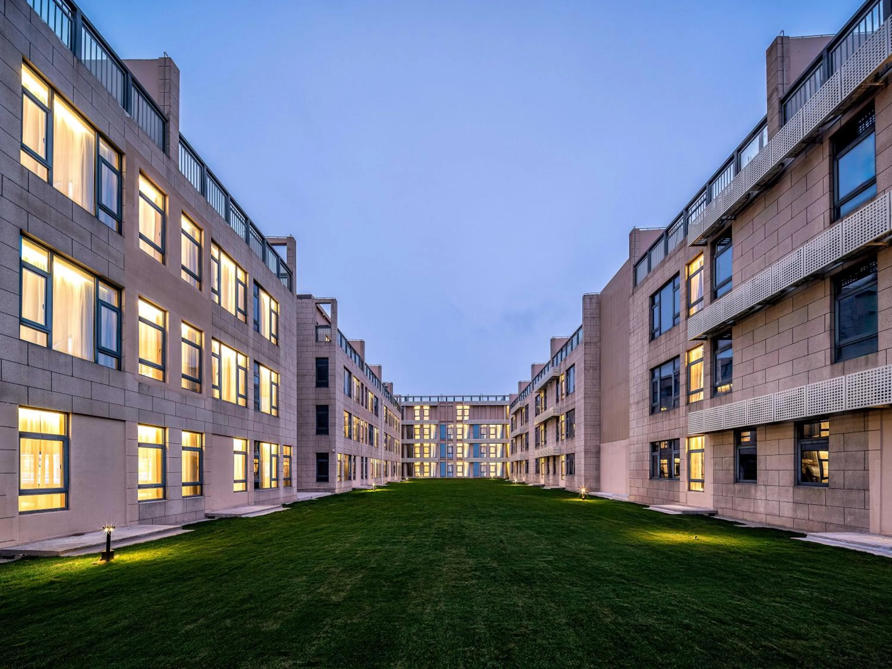 Garden in Holiday Inn Express Shanghai PVG Airport Zhuqiao - Free shuttle bus to Pudong Airport and Disneyland