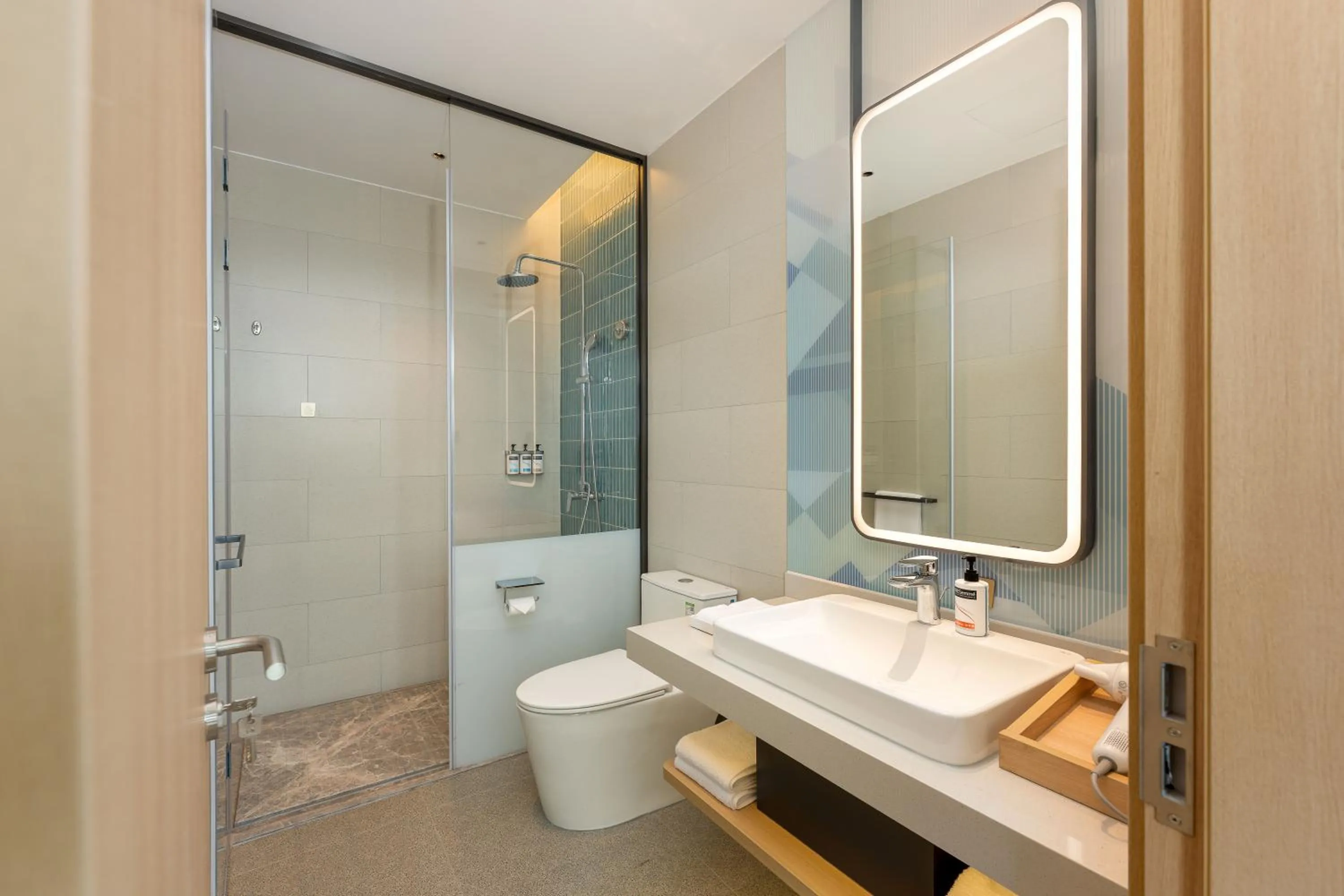 Toilet in Holiday Inn Express Shanghai Hongqiao CBD by IHG