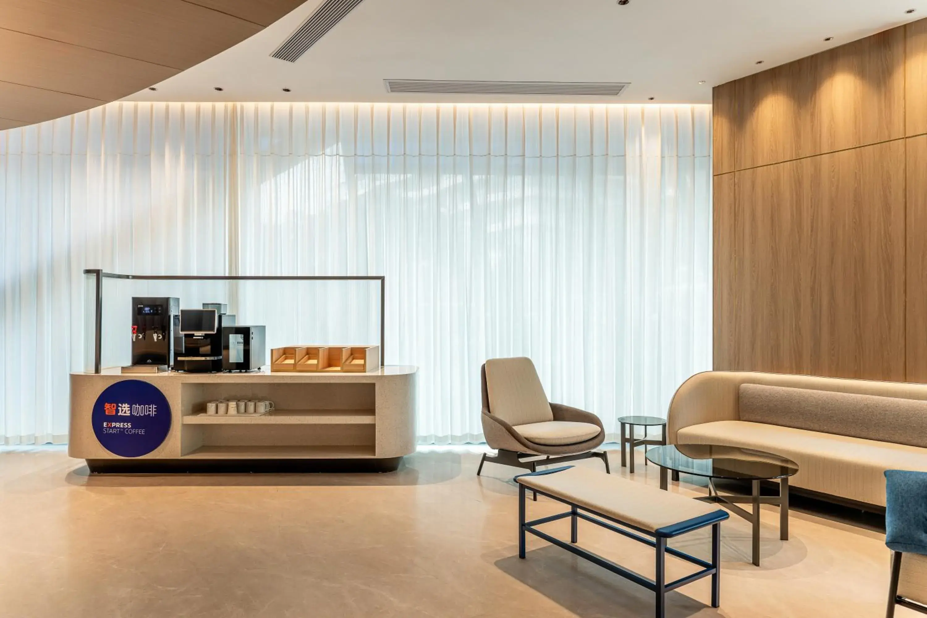 Lobby or reception in Holiday Inn Express Shanghai Hongqiao CBD by IHG Lobby or reception in Holiday Inn Express Shanghai Hongqiao CBD by IHG