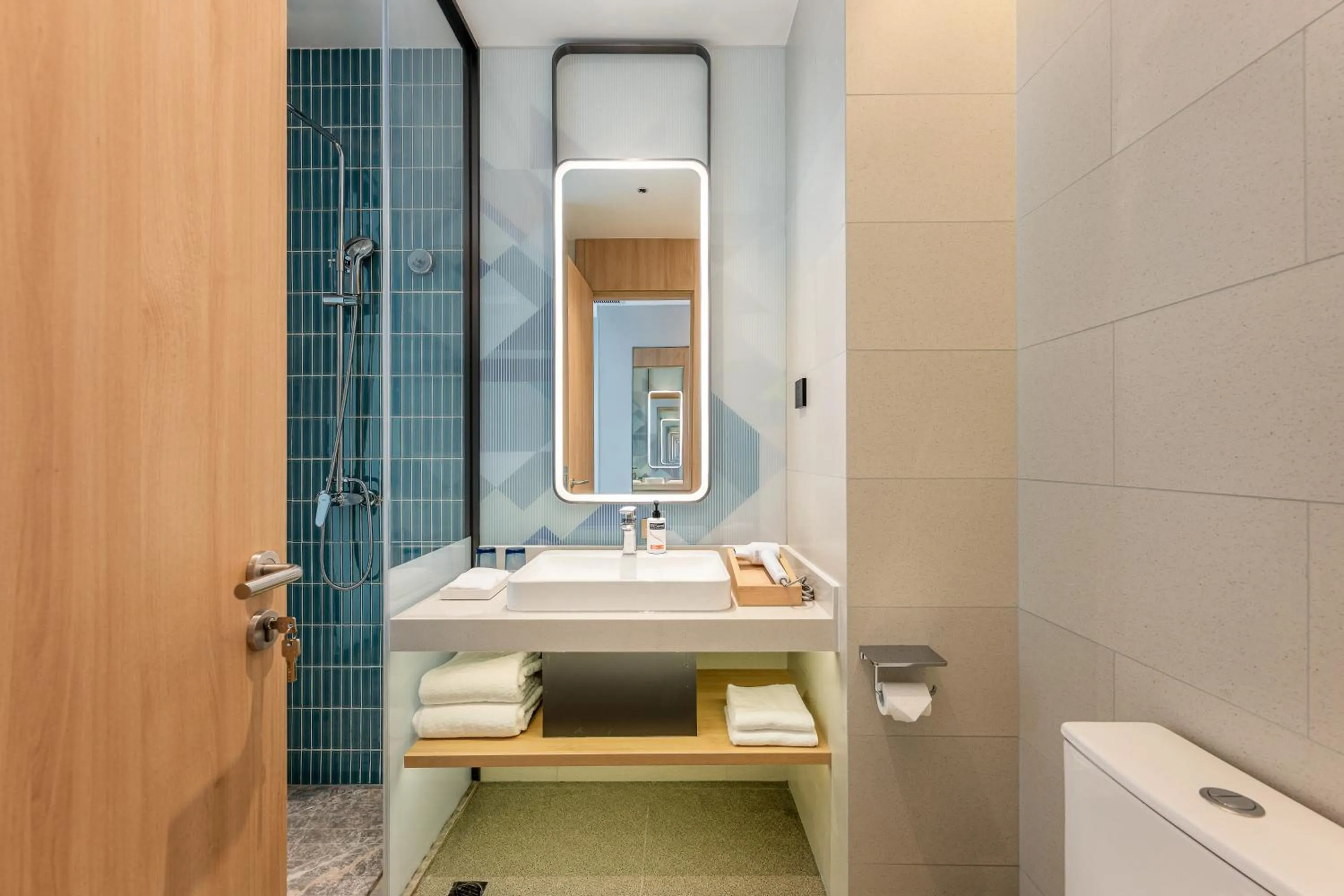Toilet in Holiday Inn Express Shanghai Hongqiao CBD by IHG
