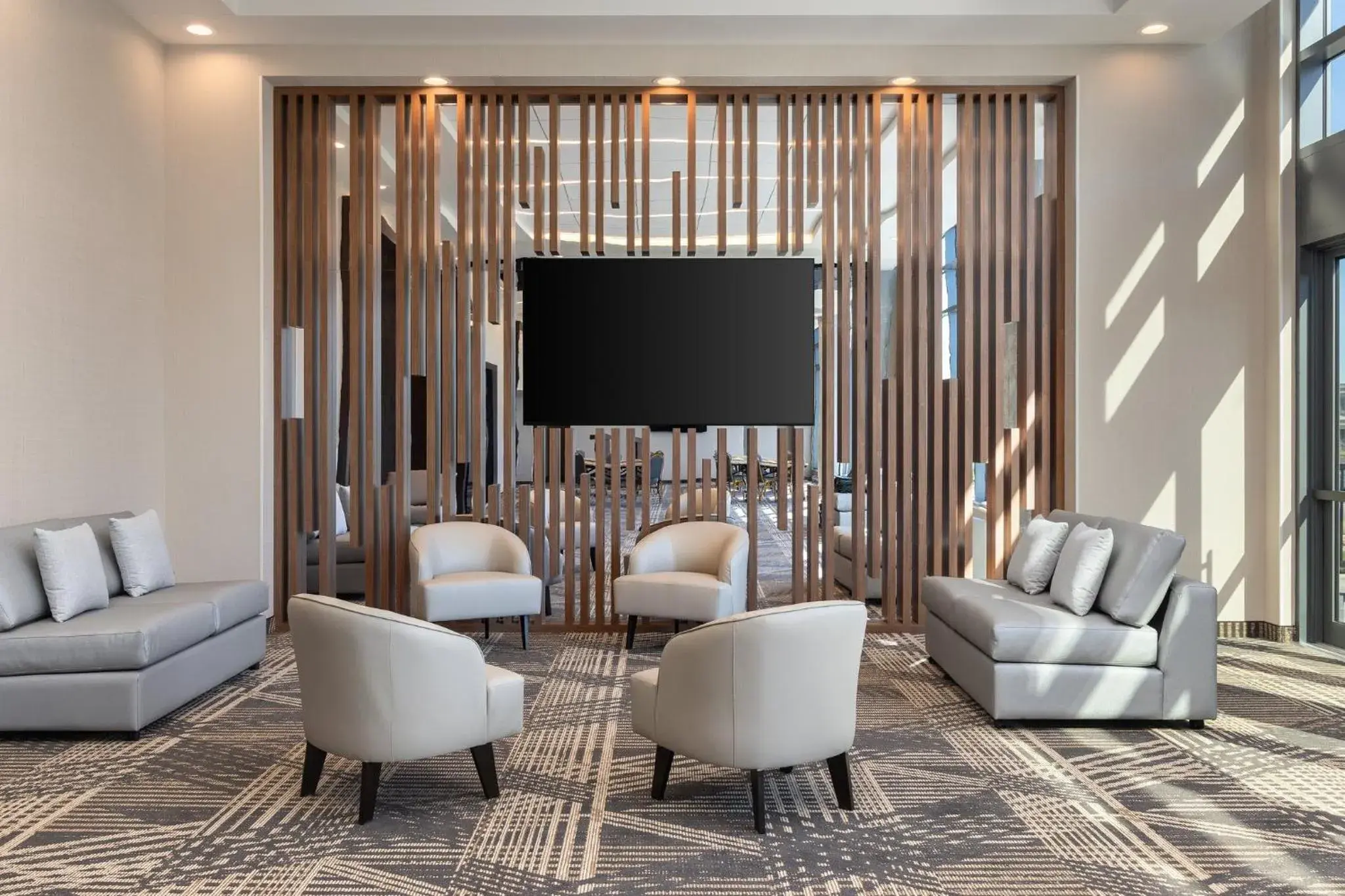 Property building in Staybridge Suites Montreal Airport - St-Laurent by IHG Property building in Staybridge Suites Montreal Airport - St-Laurent by IHG