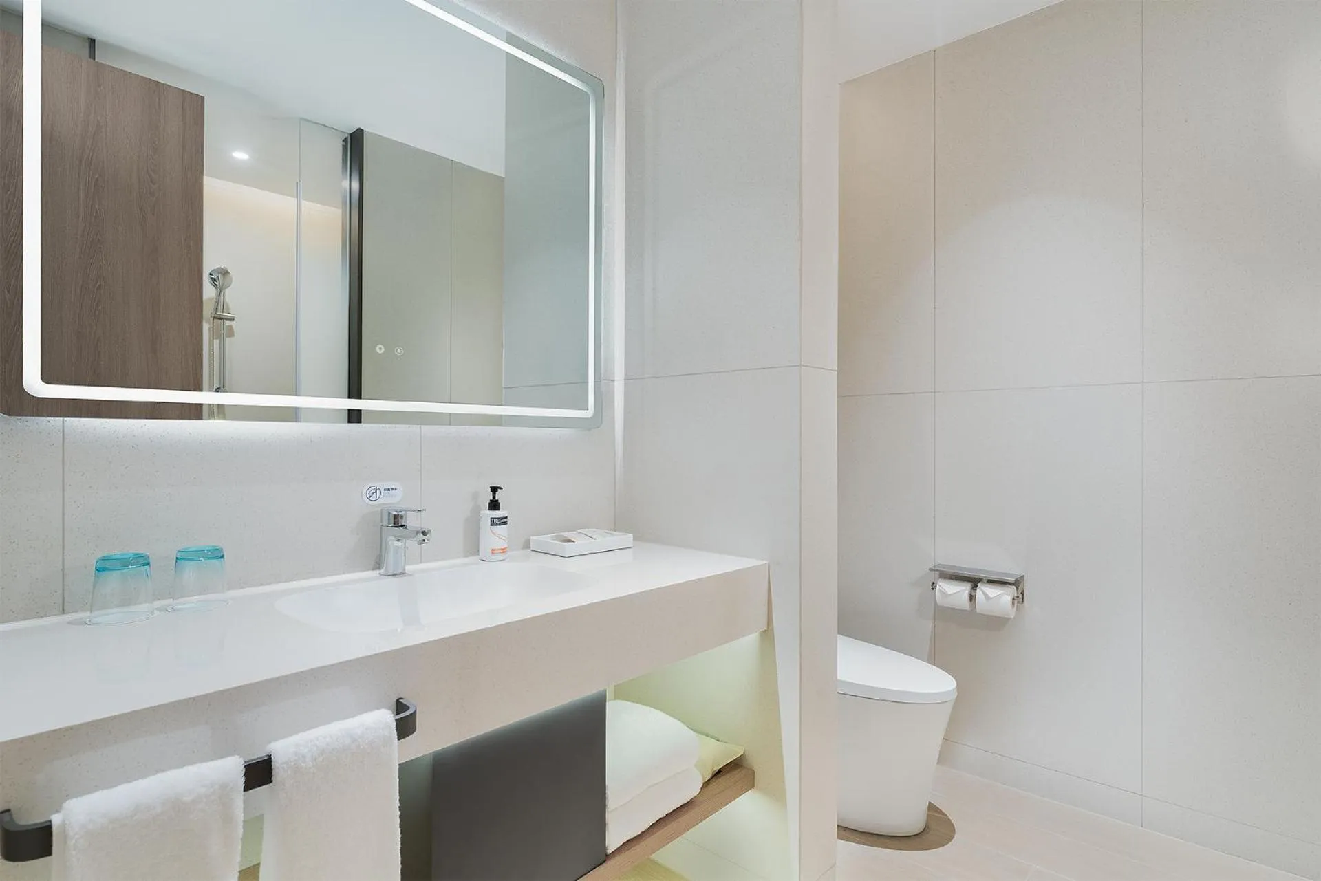 Bathroom in Holiday Inn Express Yangzhou Grand Canal Theatre