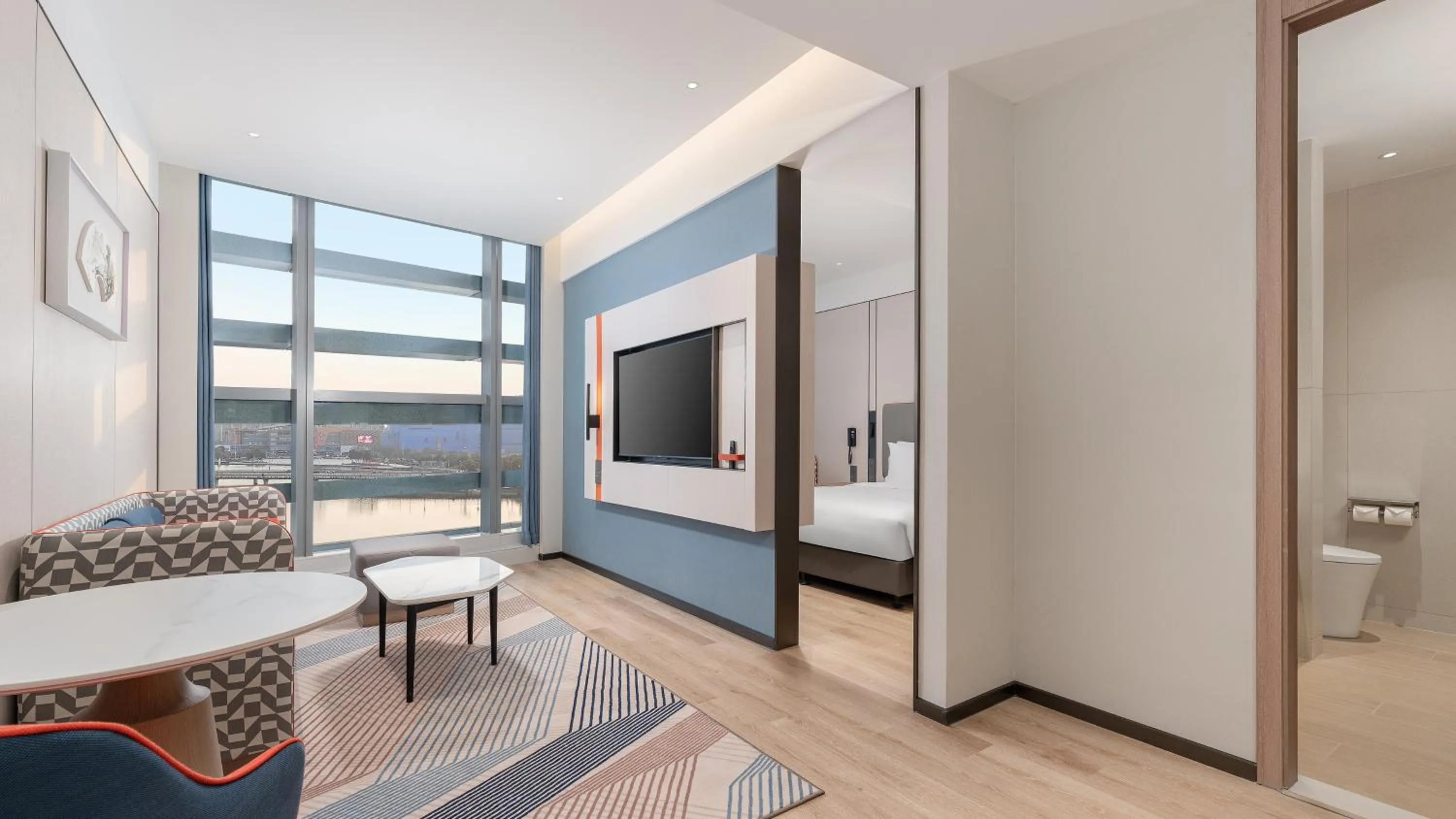 Photo of the whole room, Bed in Holiday Inn Express Yangzhou Grand Canal Theatre