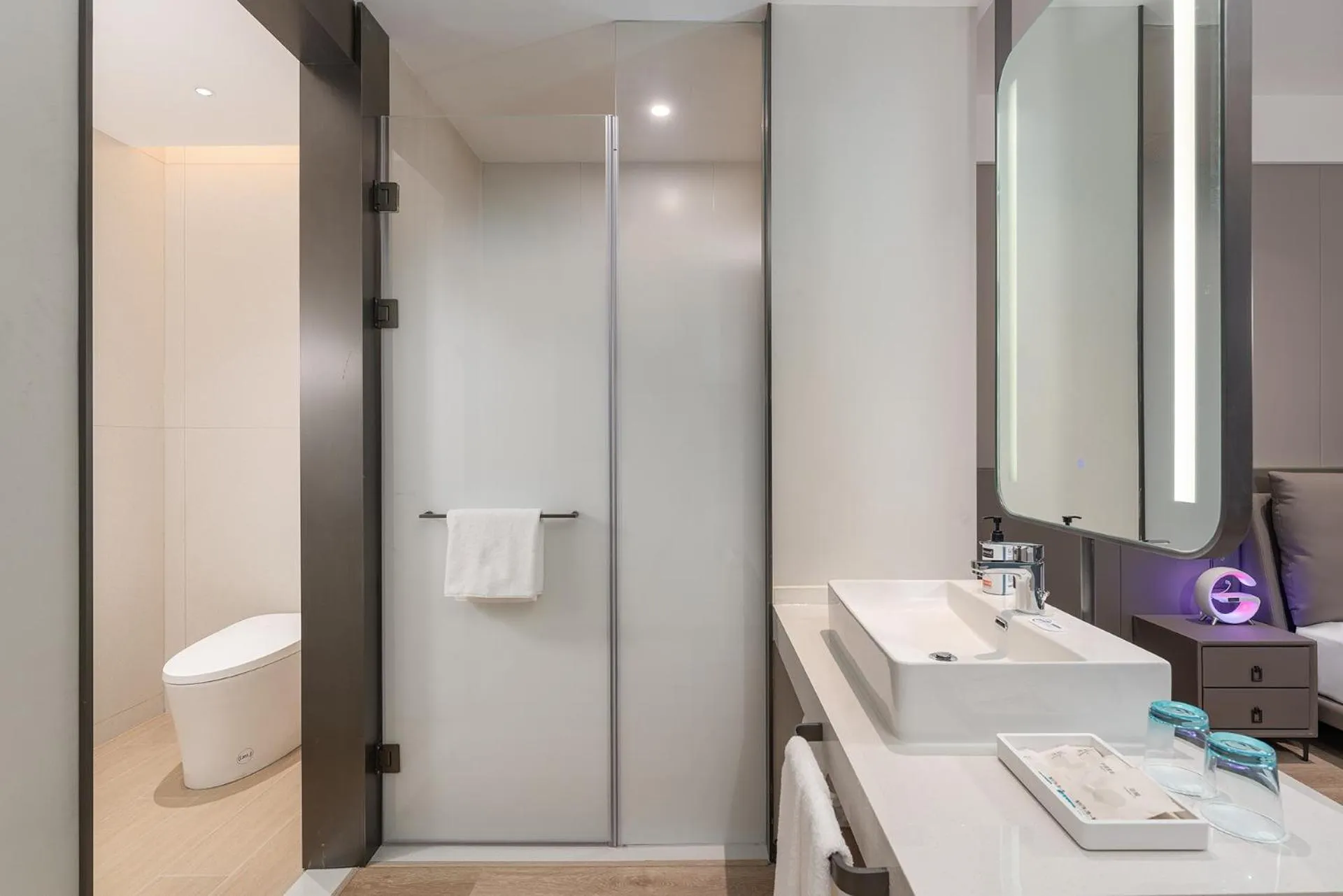 Toilet in Holiday Inn Express Yangzhou Grand Canal Theatre