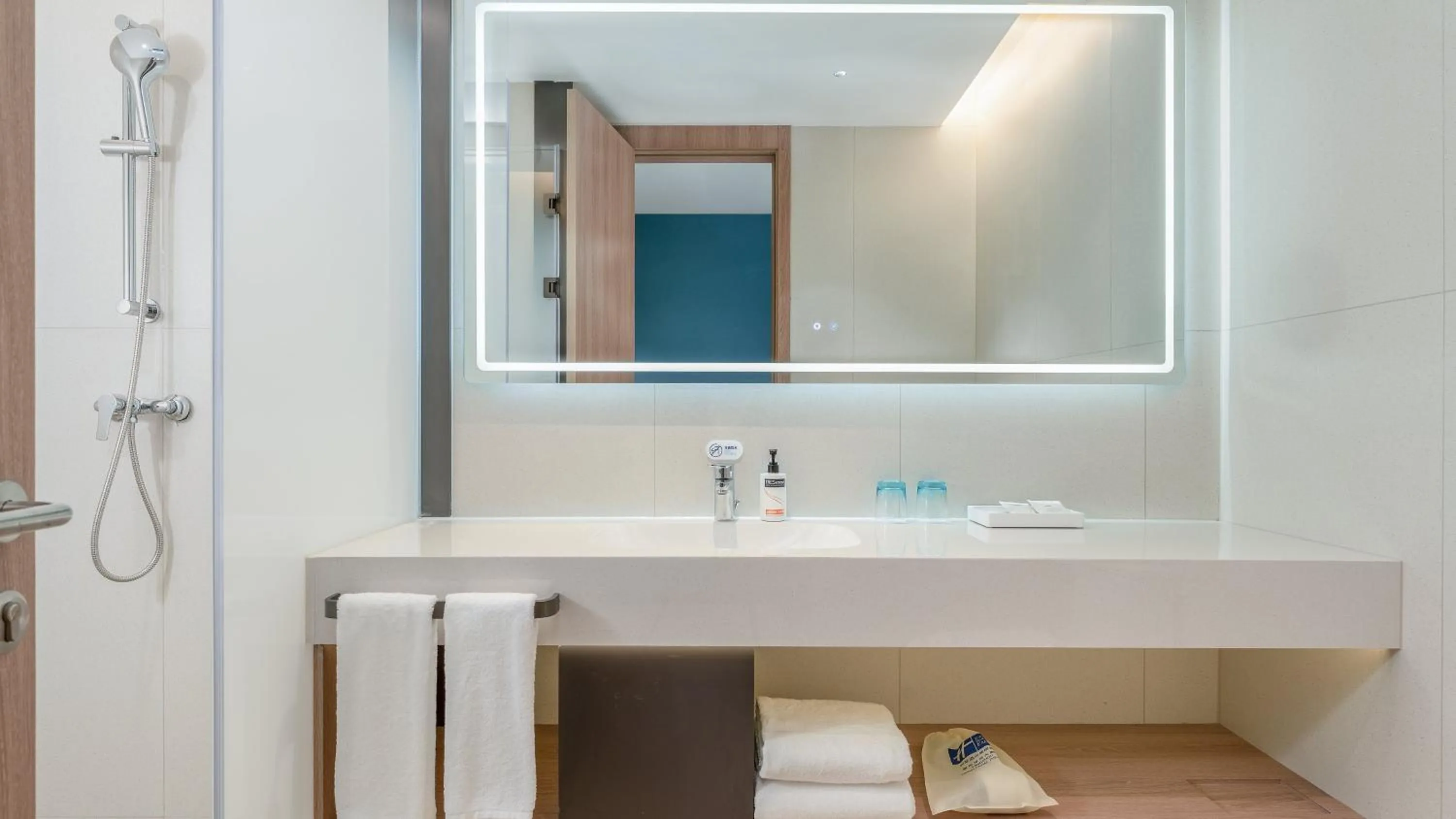 Bathroom in Holiday Inn Express Yangzhou Grand Canal Theatre