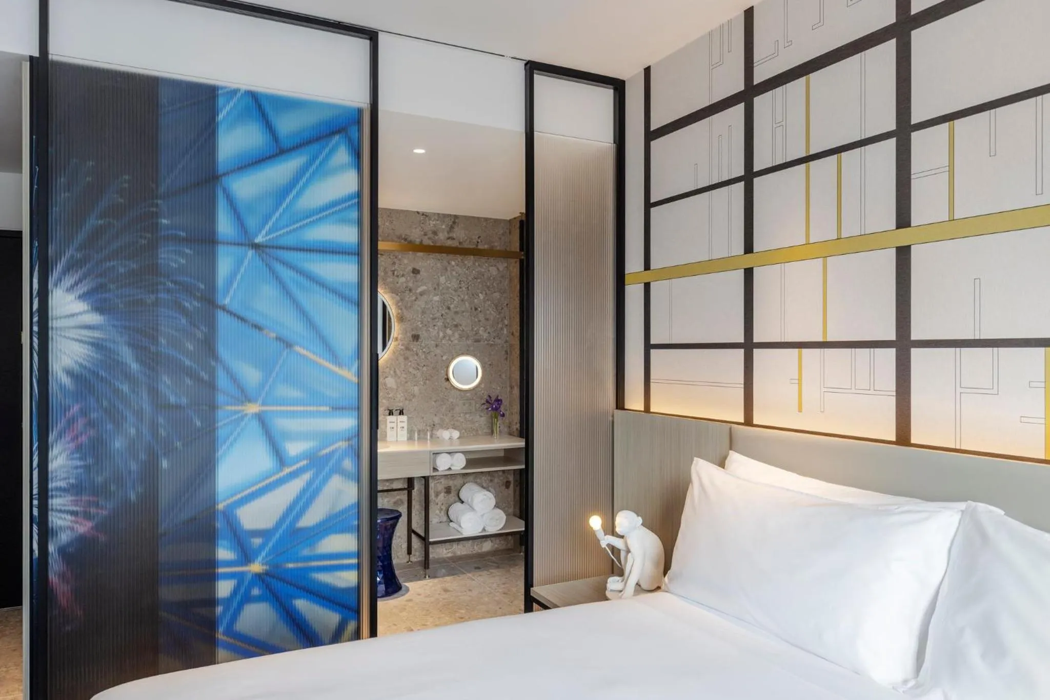 Photo of the whole room, Bed in Hotel Indigo Melbourne Little Collins