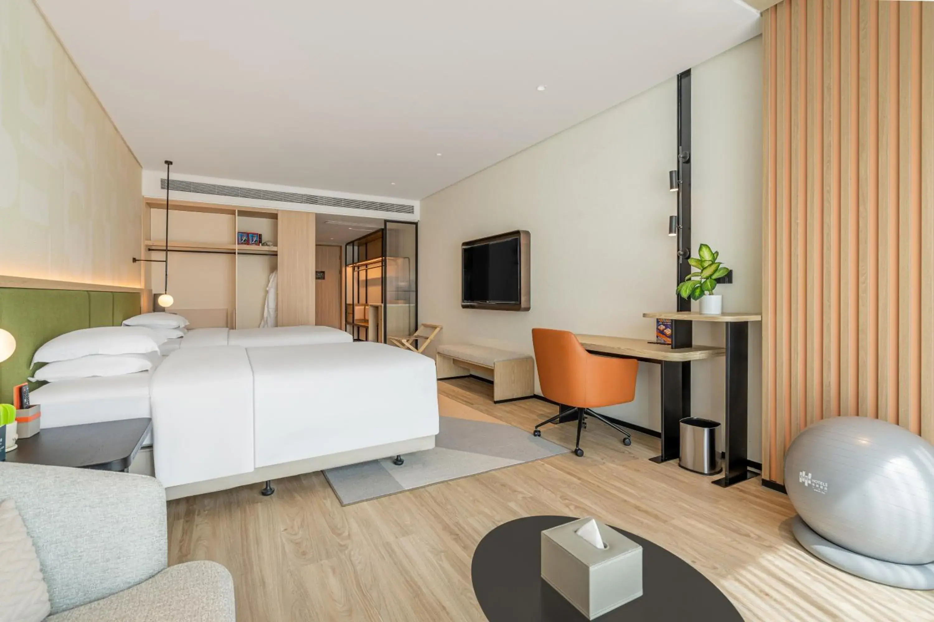 Bedroom, Bed in EVEN Hotel Hangzhou Yintai City by IHG Bedroom, Bed in EVEN Hotel Hangzhou Yintai City by IHG