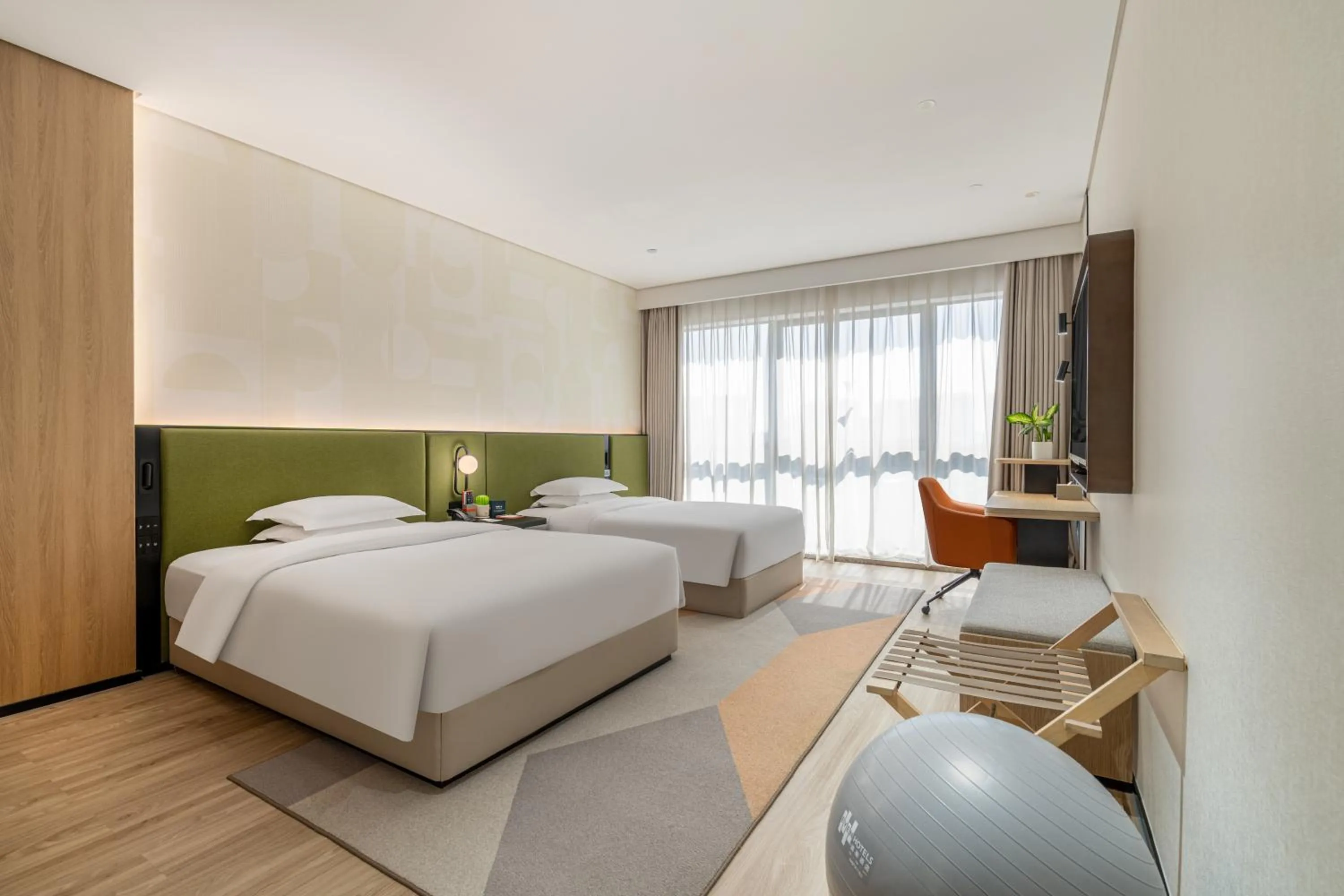 Bedroom, Bed in EVEN Hotel Hangzhou Yintai City by IHG