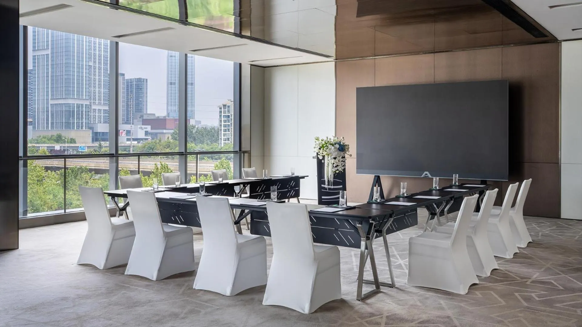 Meeting/conference room in InterContinental Hotels Zhengzhou Zhengdong