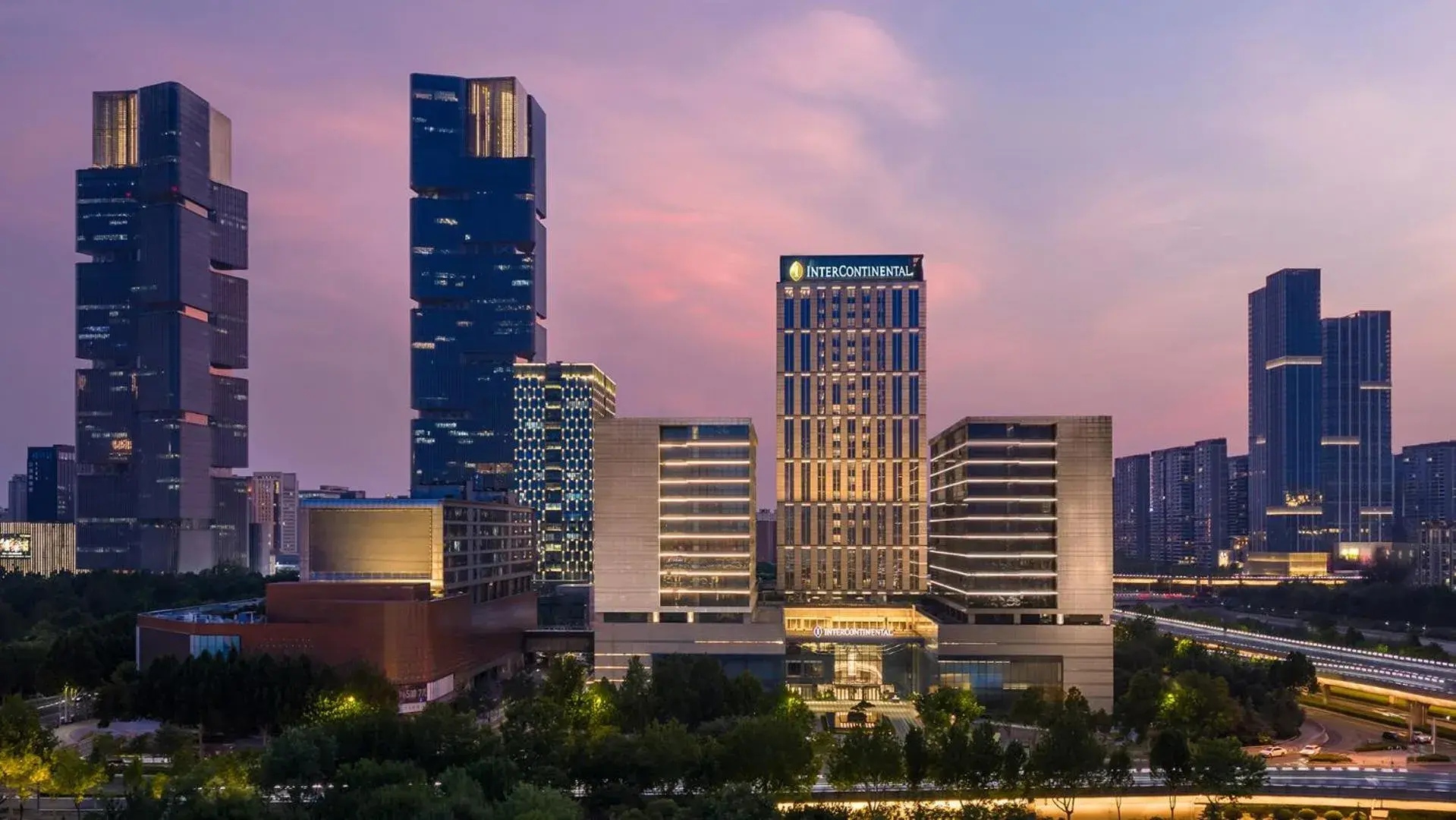 Property building in InterContinental Hotels Zhengzhou Zhengdong Property building in InterContinental Hotels Zhengzhou Zhengdong