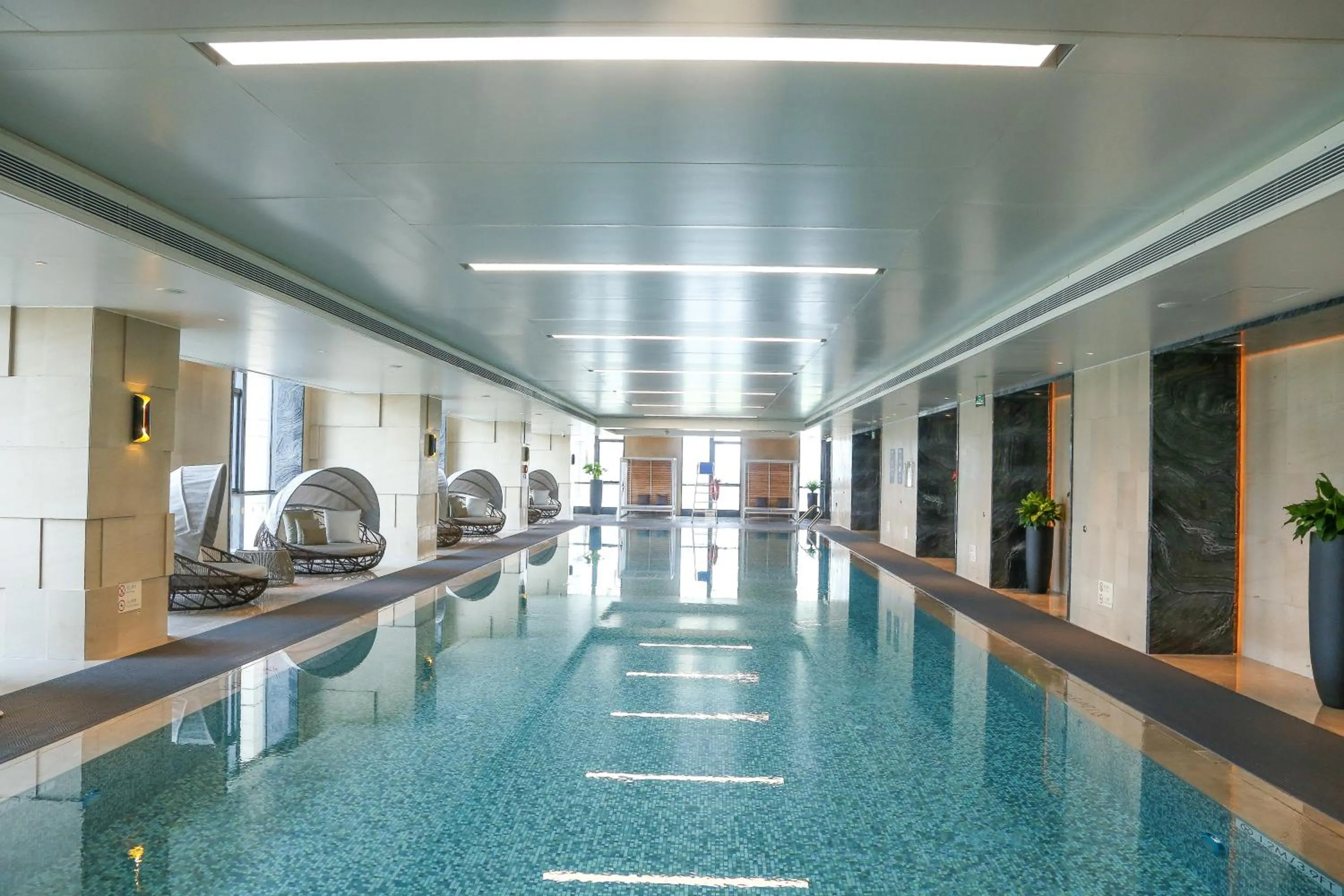 Swimming pool in InterContinental Hotels Zhengzhou Zhengdong