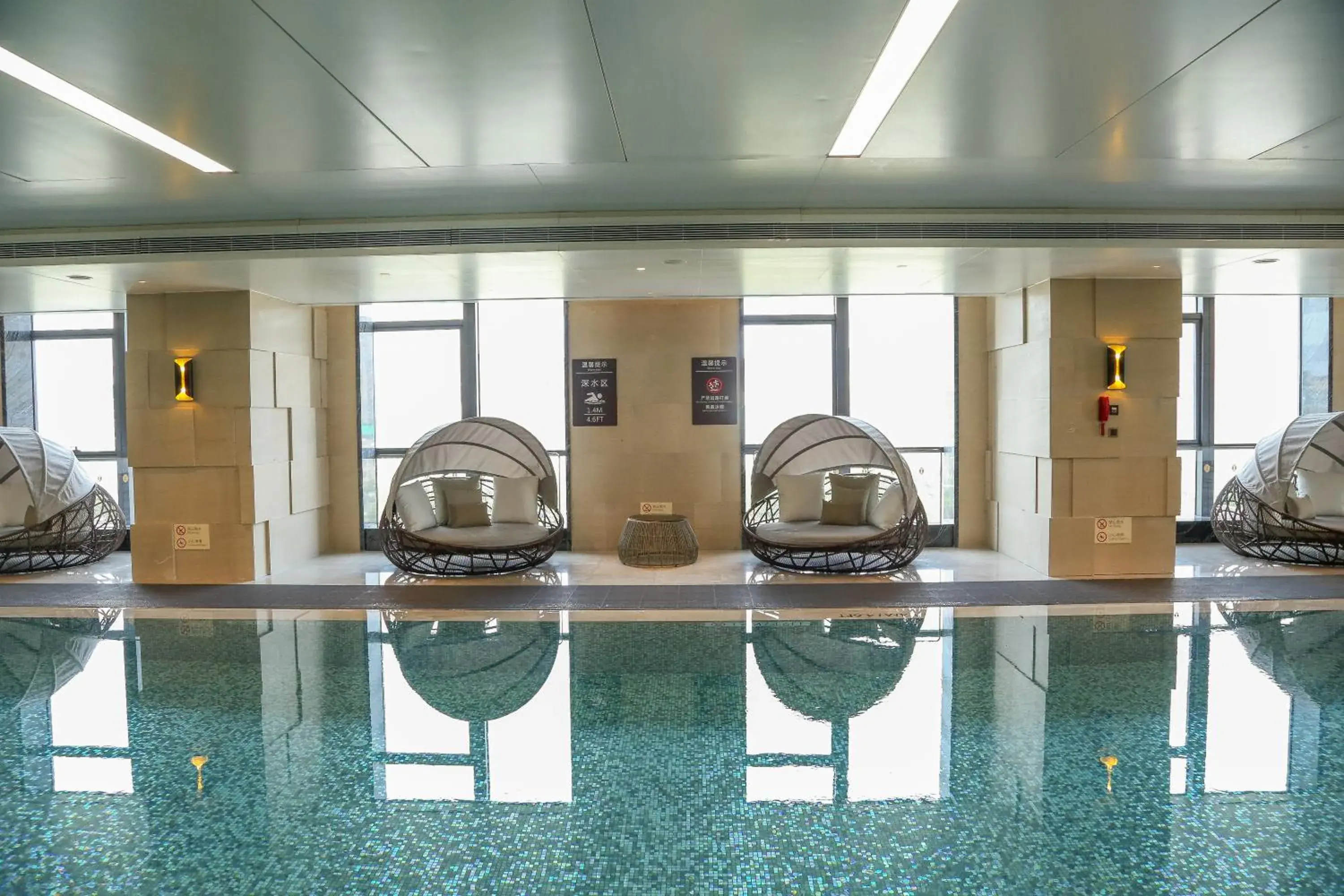 Swimming pool in InterContinental Hotels Zhengzhou Zhengdong Swimming pool in InterContinental Hotels Zhengzhou Zhengdong