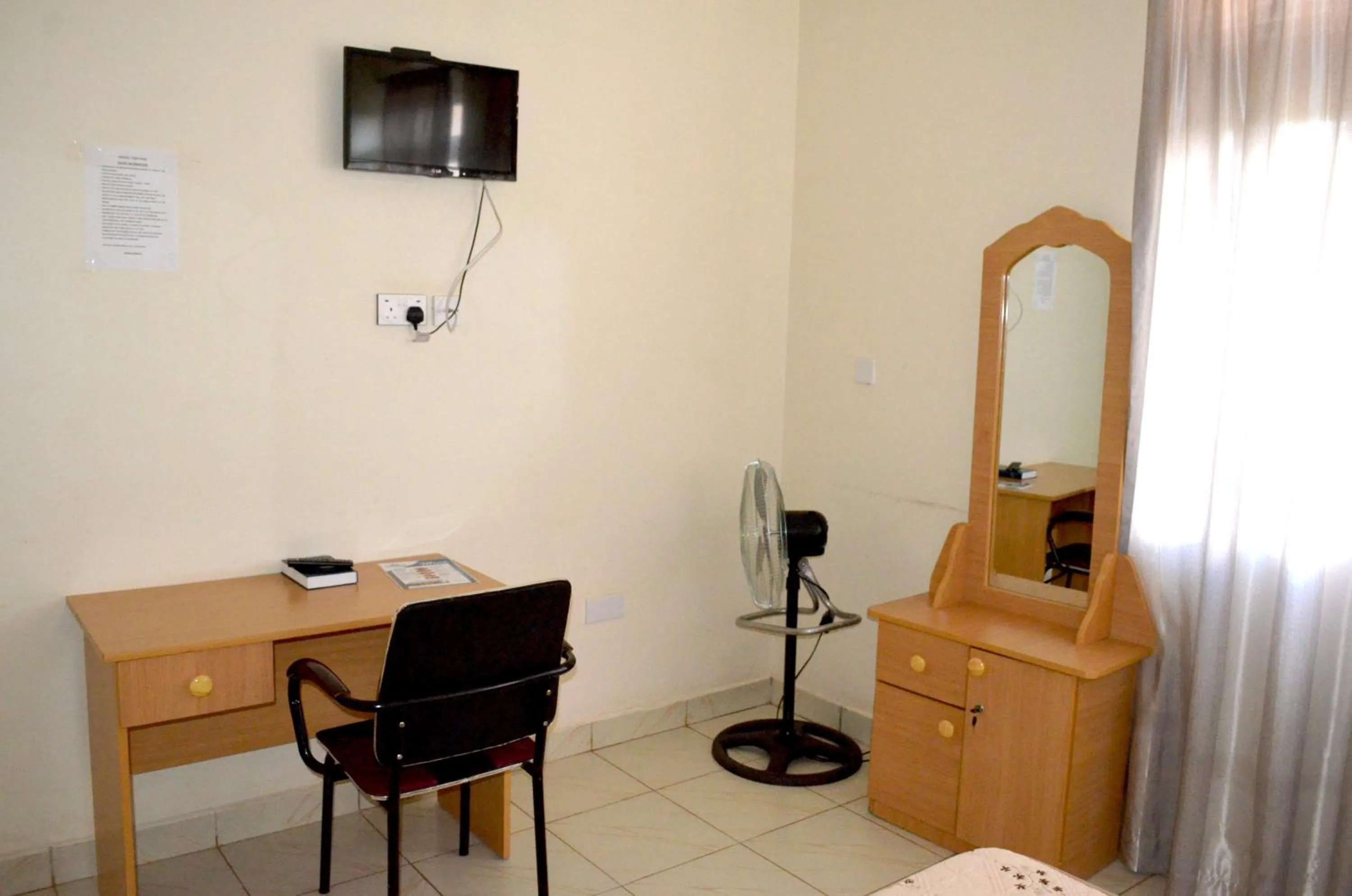 TV and multimedia in Hotel Top Five