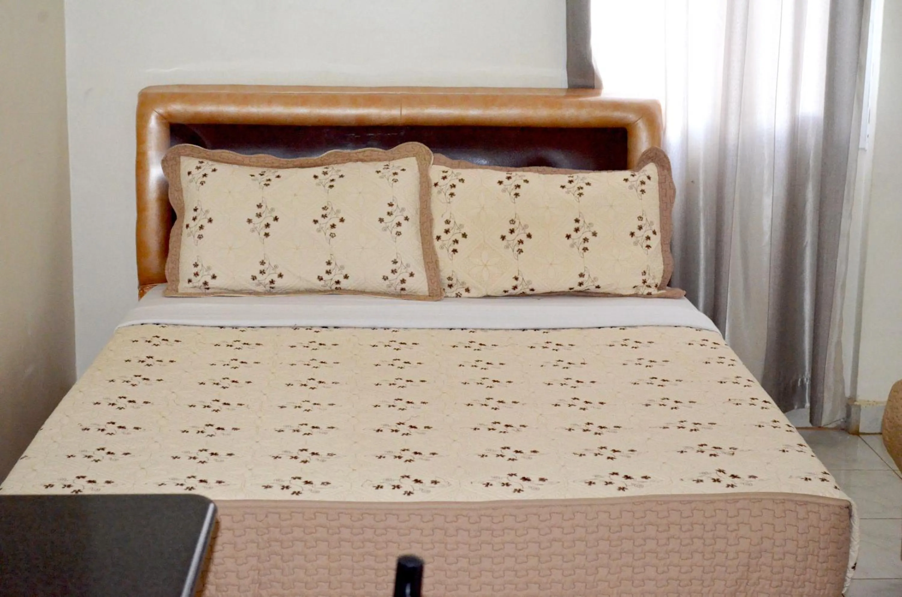 Bed in Hotel Top Five