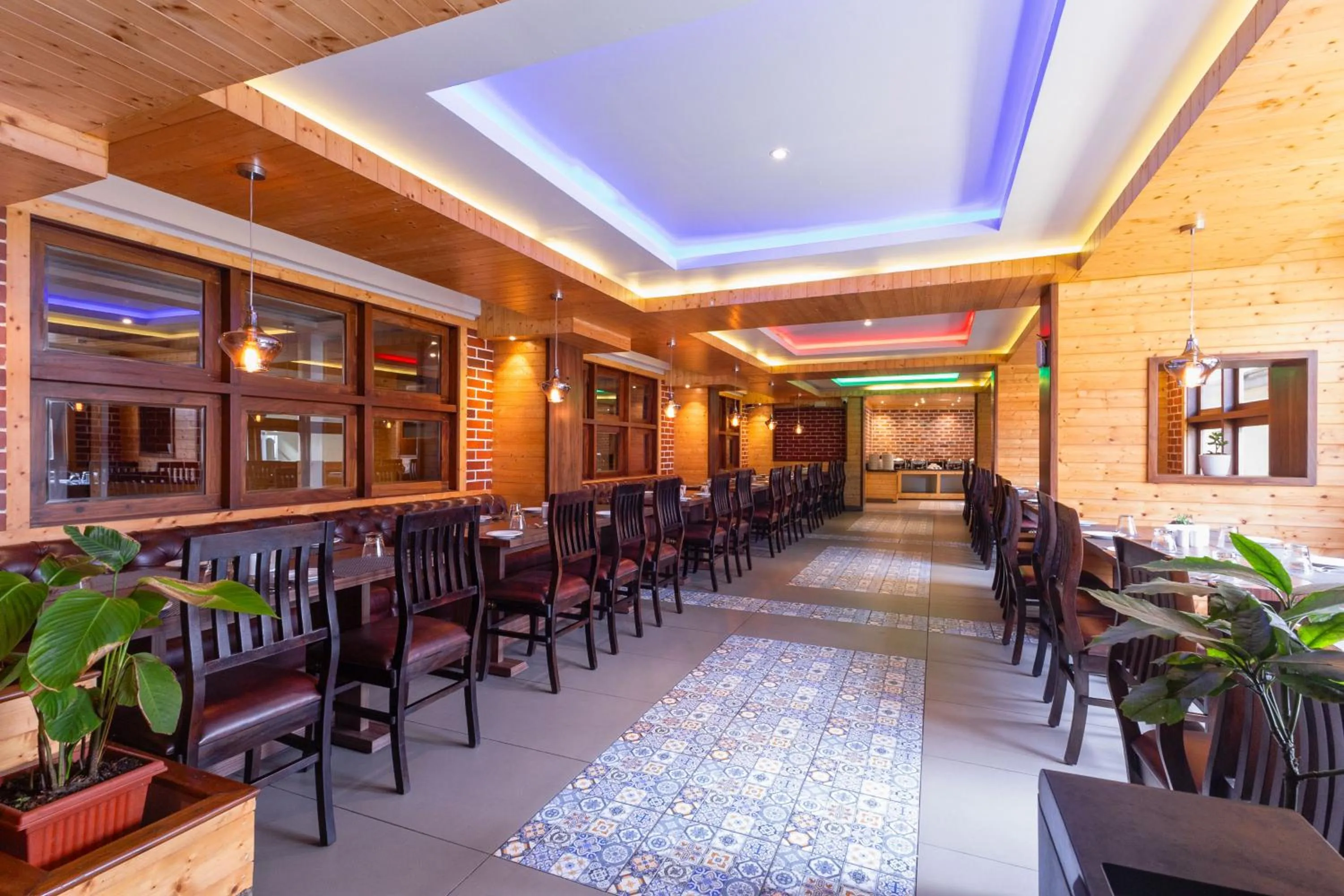 Restaurant/places to eat in Sumitel Sanderling