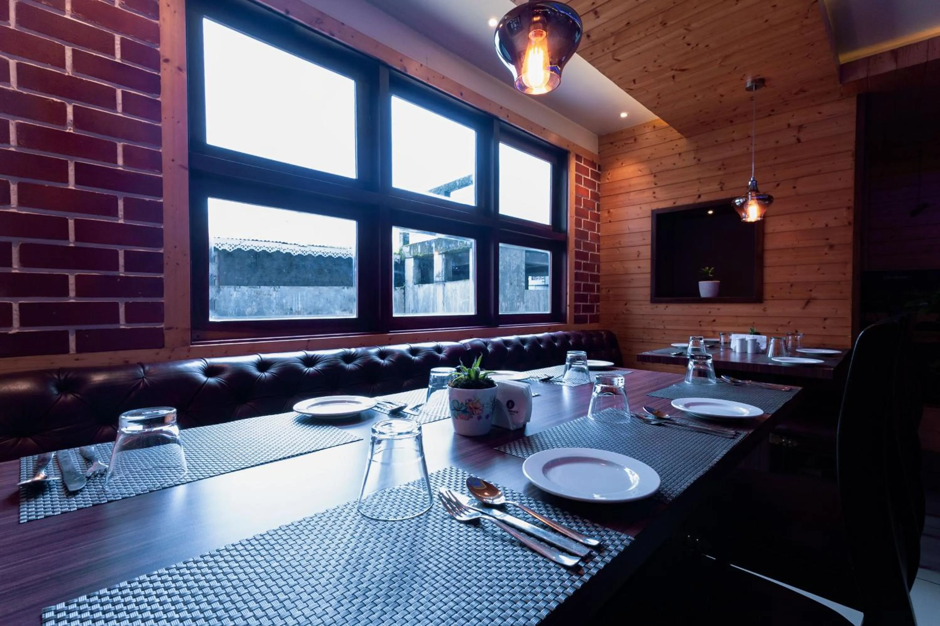 Restaurant/places to eat in Sumitel Sanderling