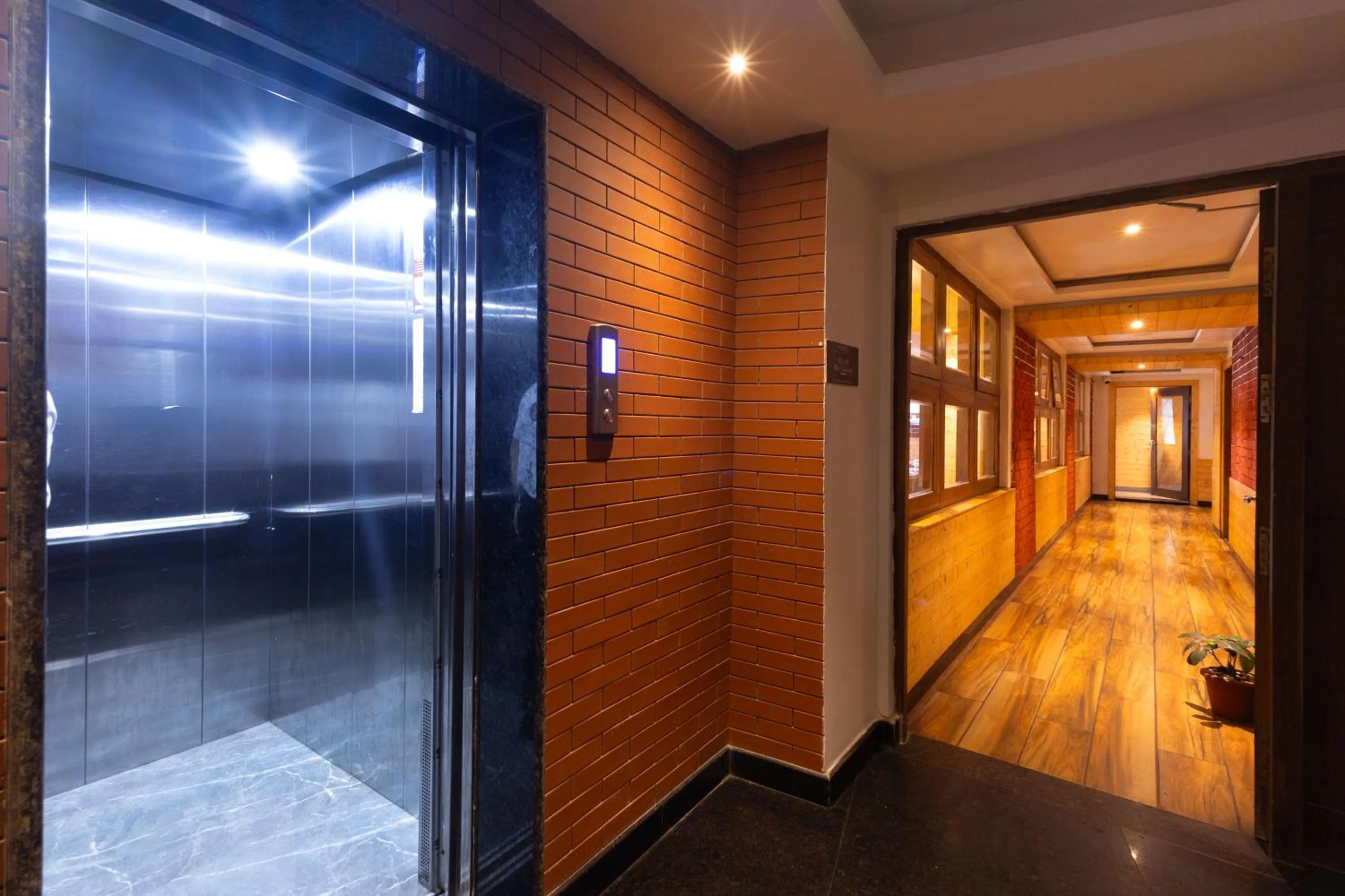 elevator in Sumitel Sanderling