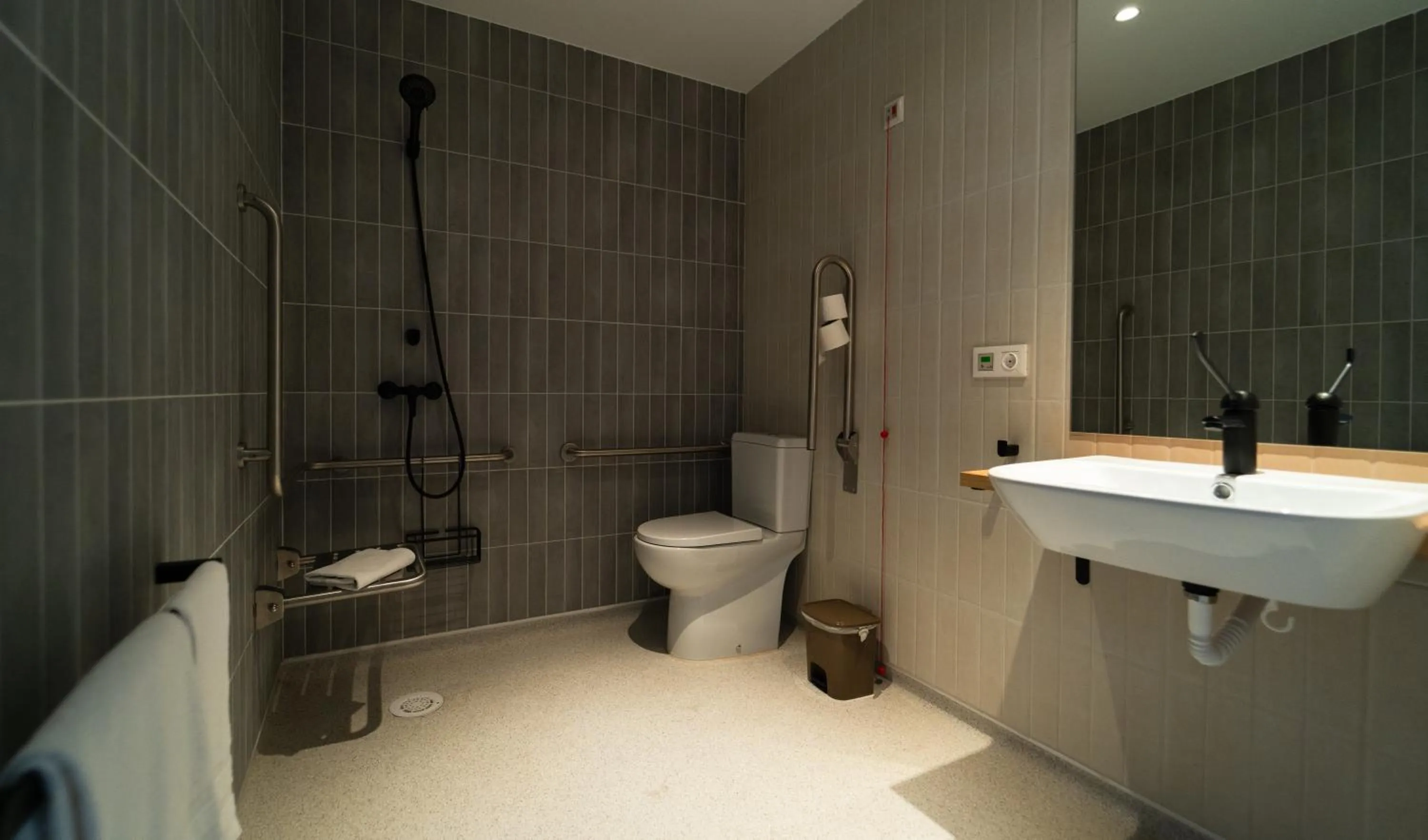 Shower in Node Madrid Carabanchel