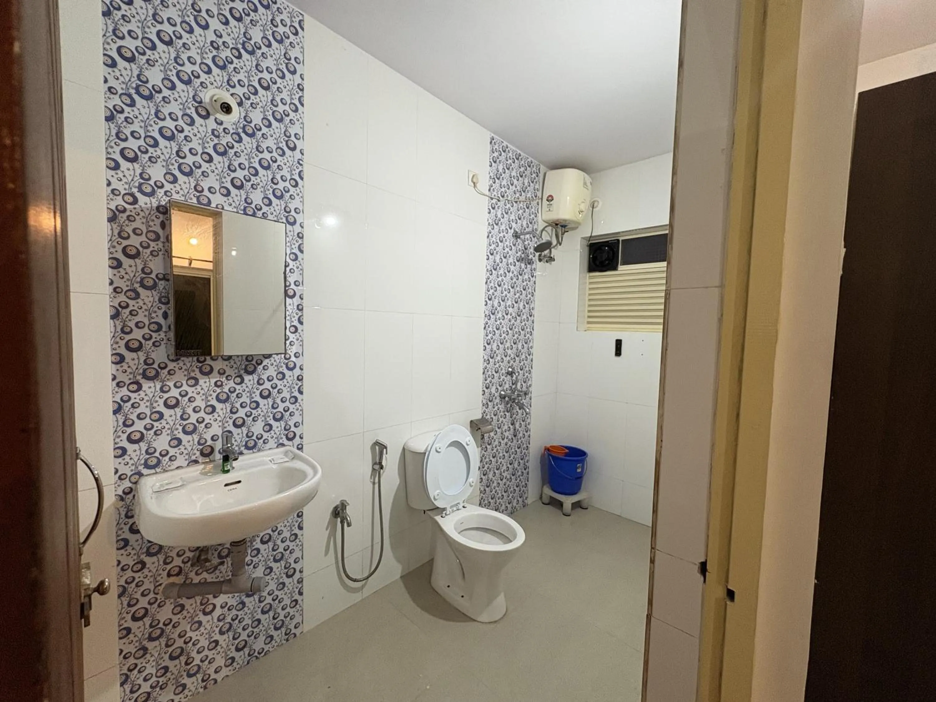 Toilet in Noronha Goaxa Inn