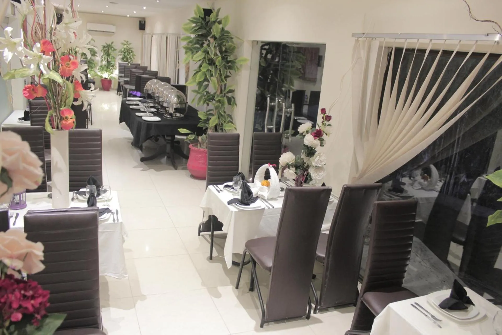 Business facilities in Grand Enclave