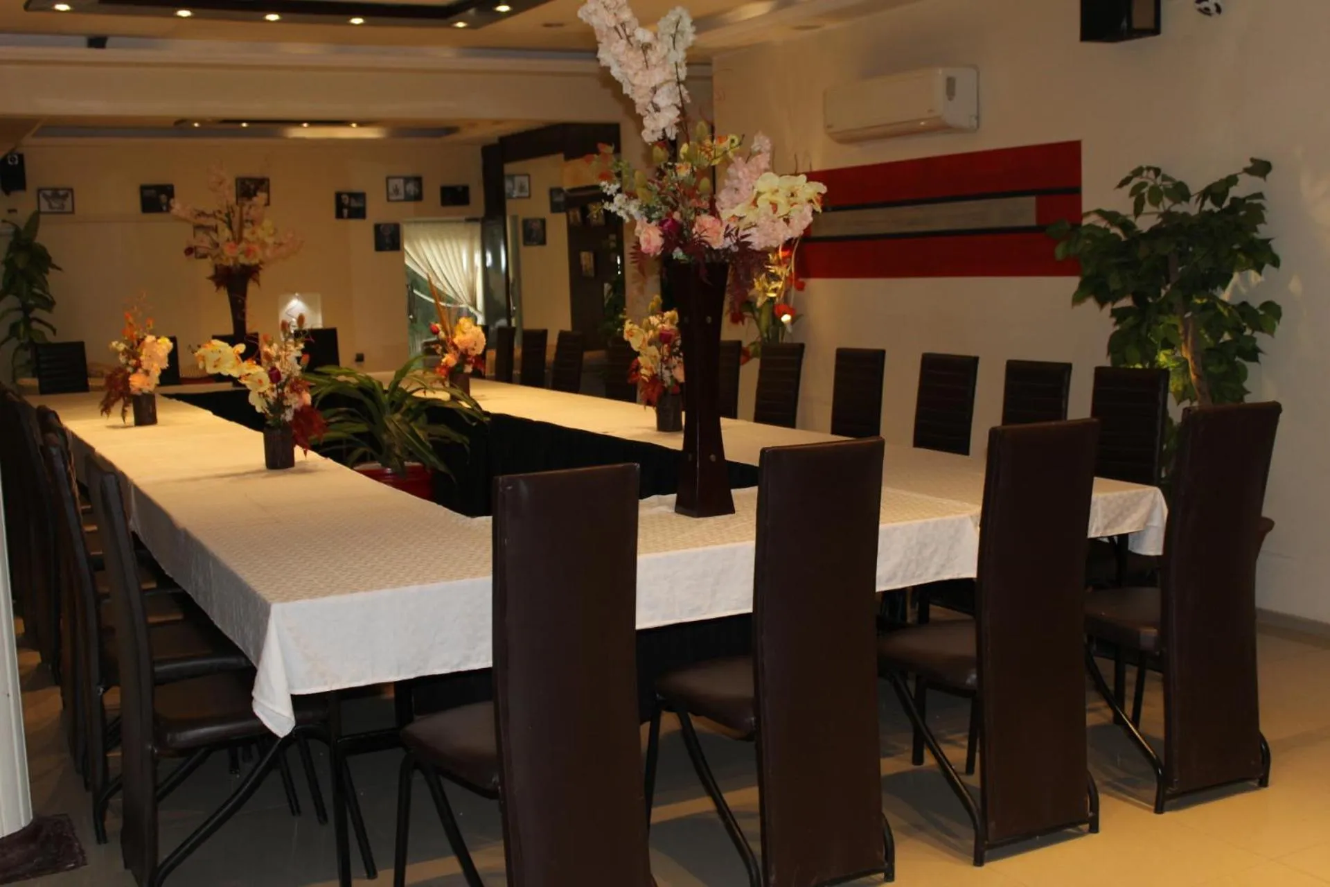 Business facilities in Grand Enclave