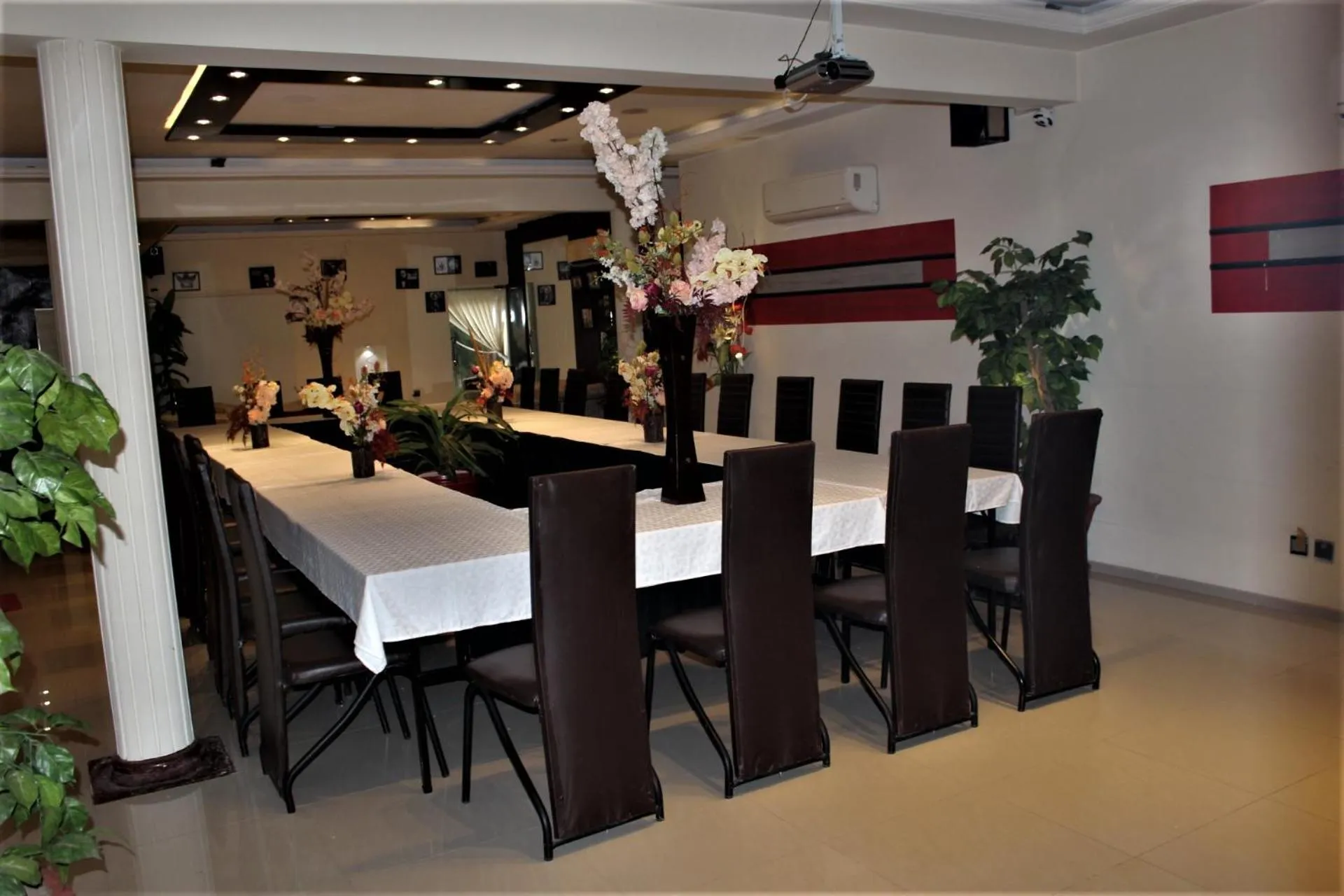 Restaurant/places to eat in Grand Enclave